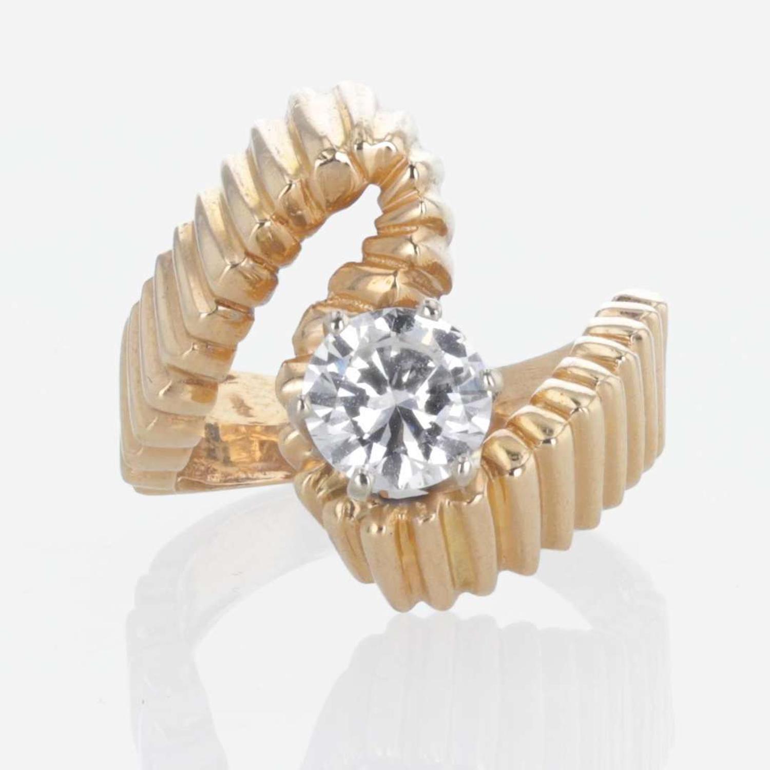 A Ladies Diamond and Yellow Gold Ring