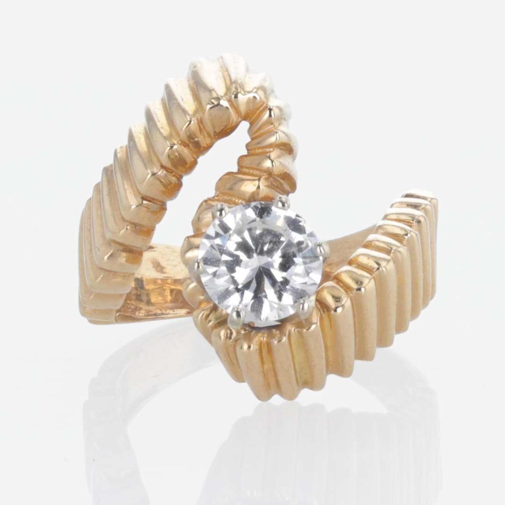 A Ladies Diamond and Yellow Gold Ring