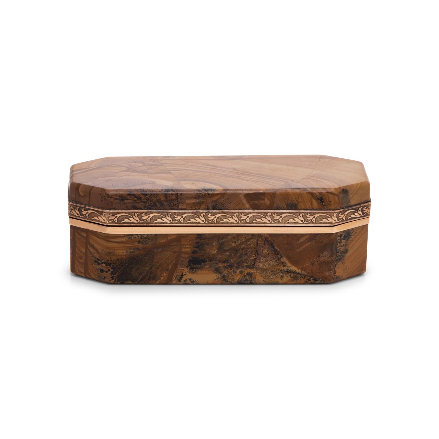 A Gold-Mounted Opaque Agate Snuff Box