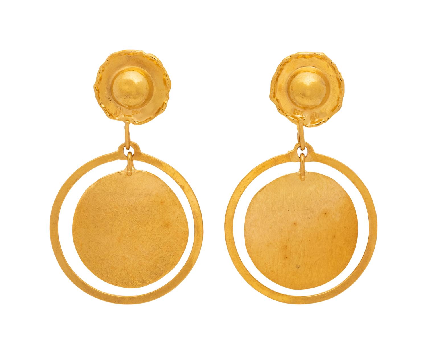 Jean Mahie, Gold Earclips