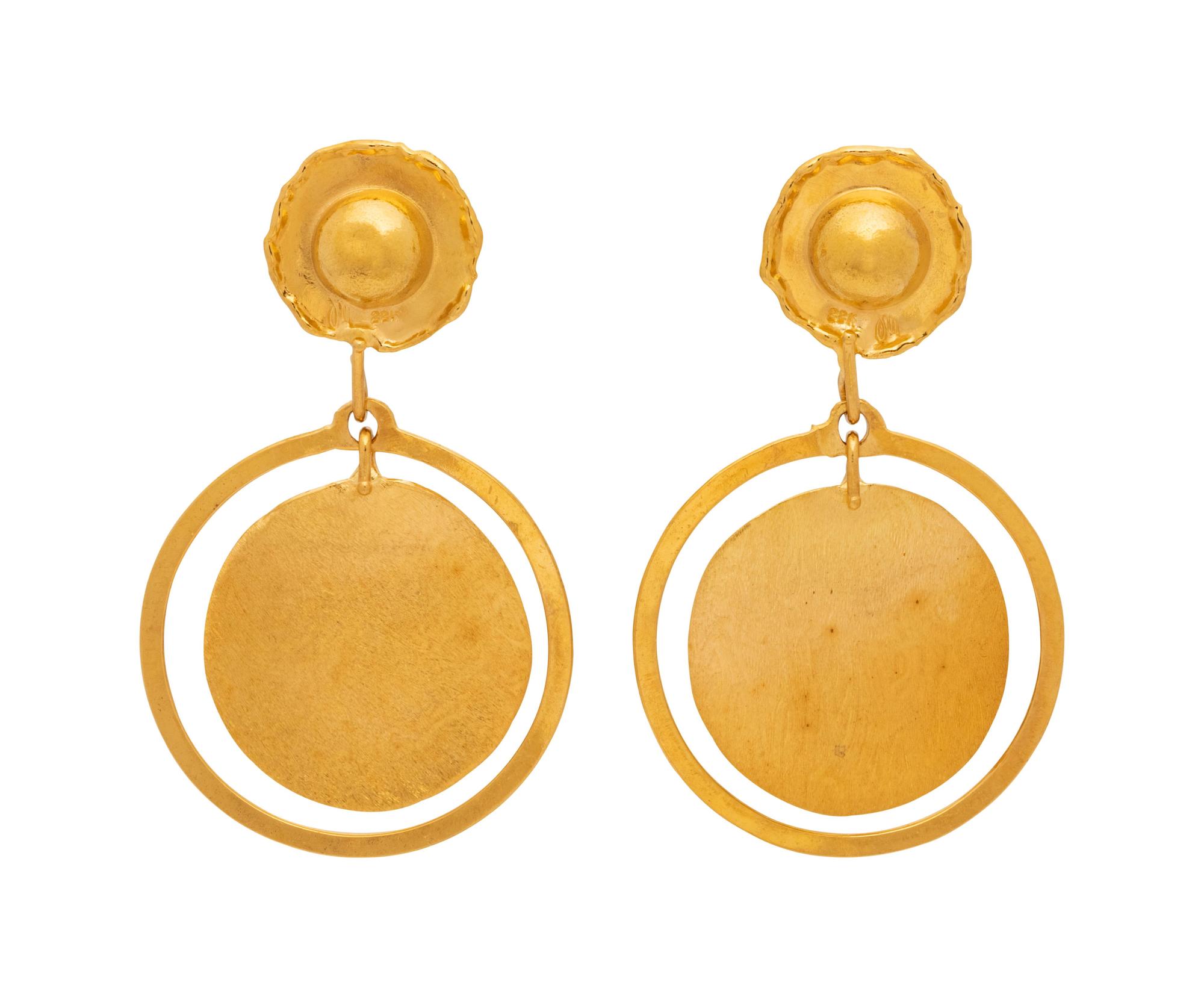 Jean Mahie, Gold Earclips