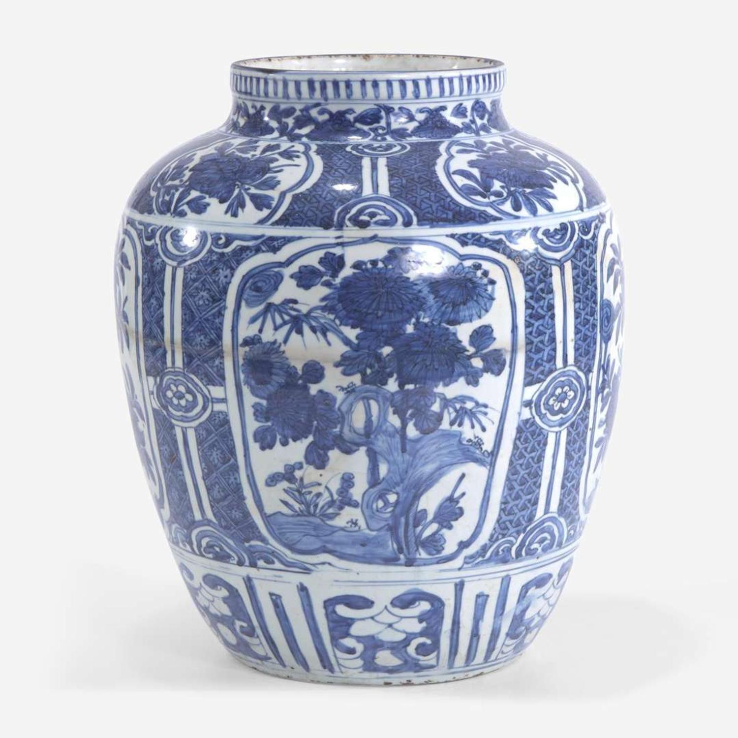 A large blue and white "Kraak" porcelain jar 青花克拉克大罐 Ming dnasty, 17th century ? ????