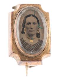 [EARLY PHOTOGRAPHY]. 3 pieces of Daguerreian jewelry.