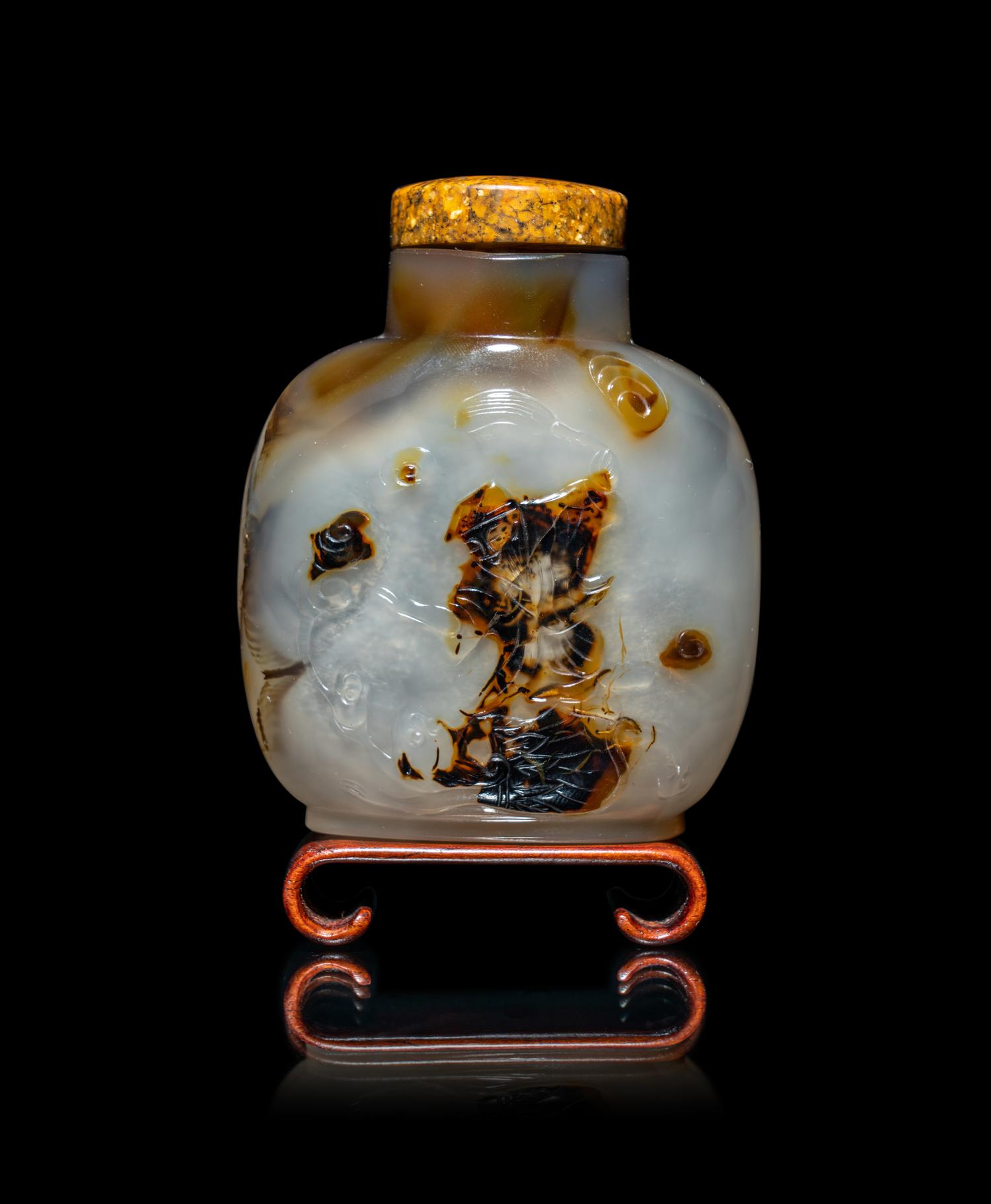 A Carved Shadow Agate Snuff Bottle