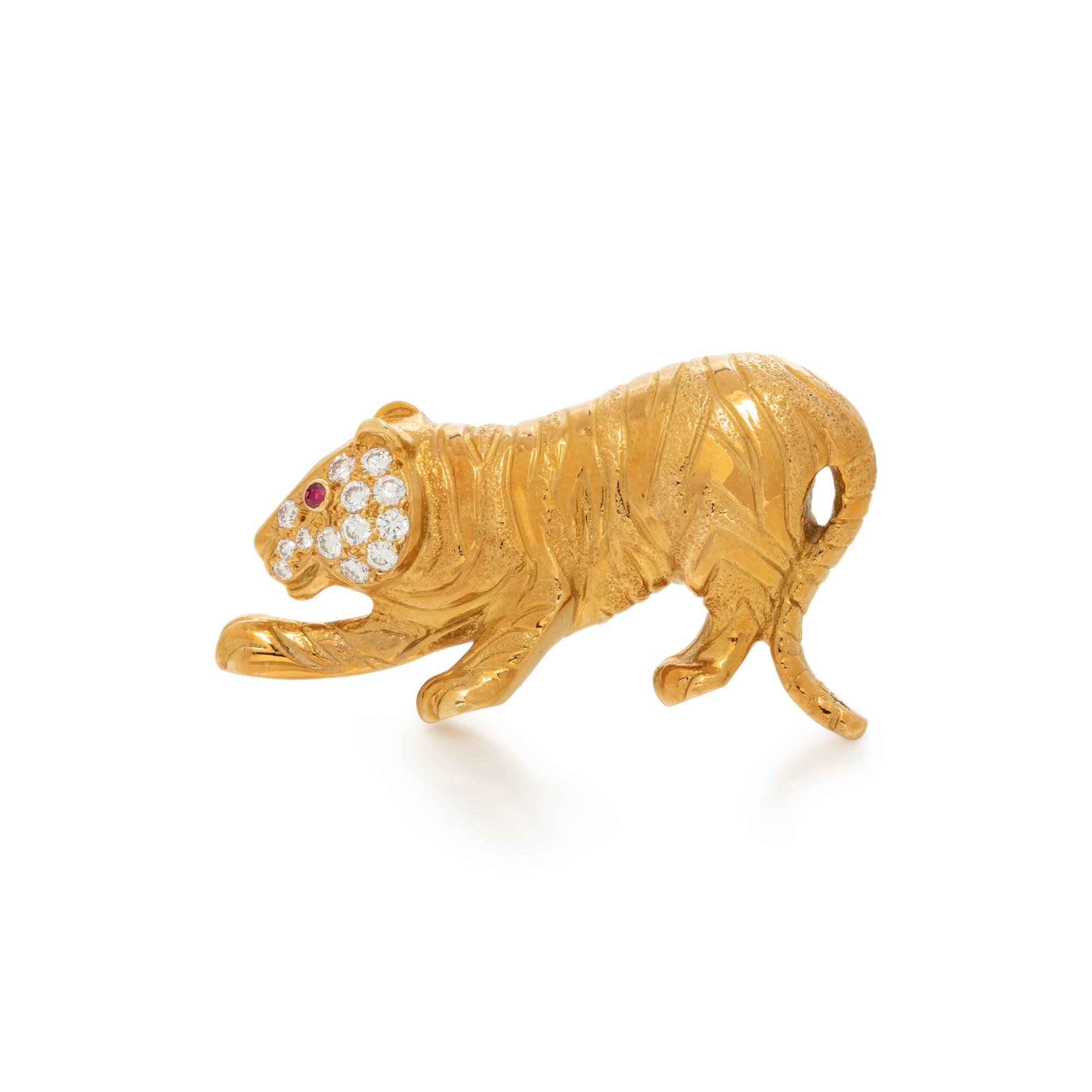 YELLOW GOLD AND DIAMOND TIGER BROOCH