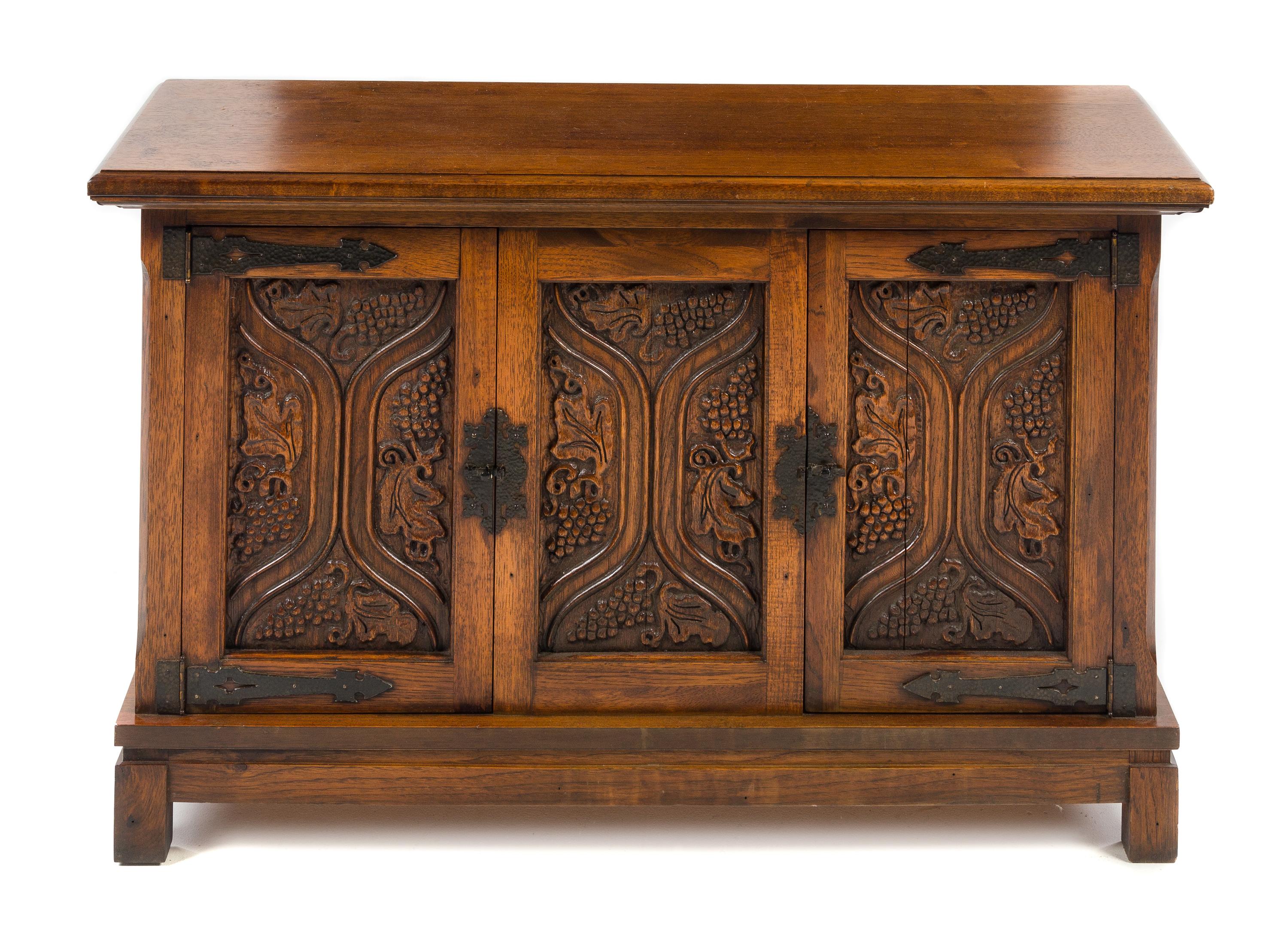 An Arts & Crafts Style Console Cabinet Height 27 x width 44 x depth 15 inches. — 20TH CENTURY