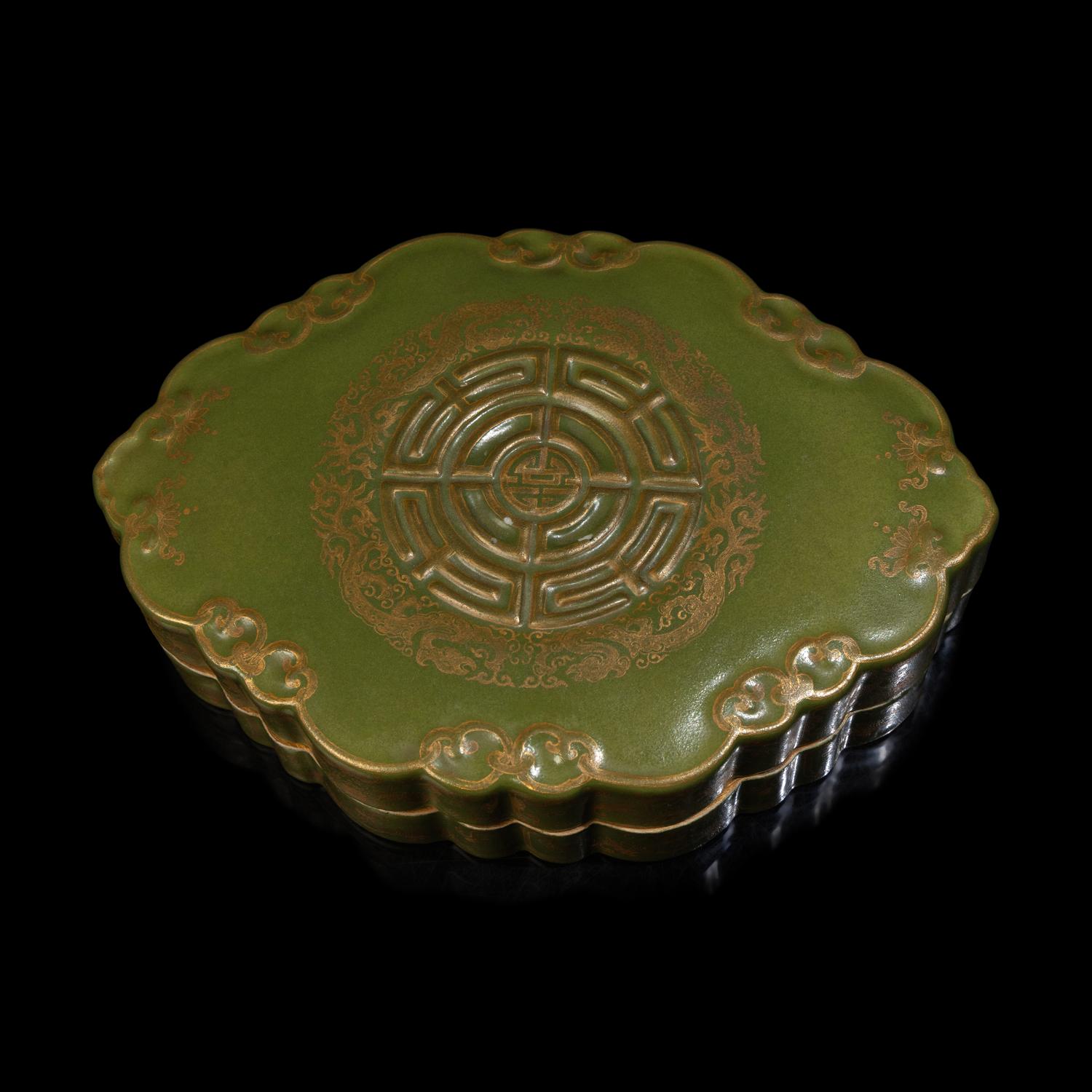 A Chinese Gilt Decorated 'Tea Dust' Glazed Lobed Box and Cover, Qianlong Mark 乾隆款 茶葉末地描金團壽紋海棠式蓋盒