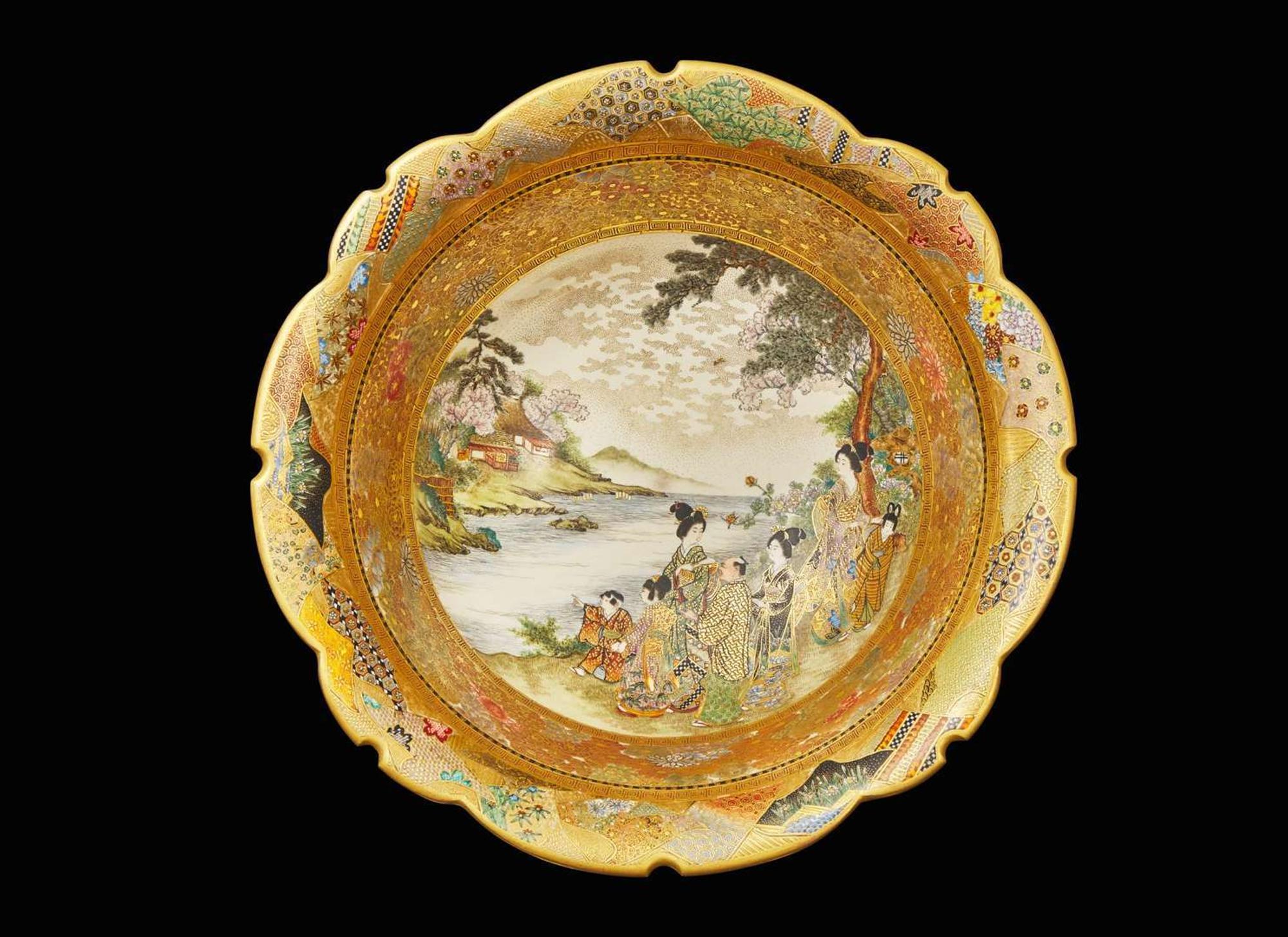 A finely decorated Satsuma-type large bowl, Kinkozan workshop, Meiji period 薩摩燒式大盌 錦光山造 明治