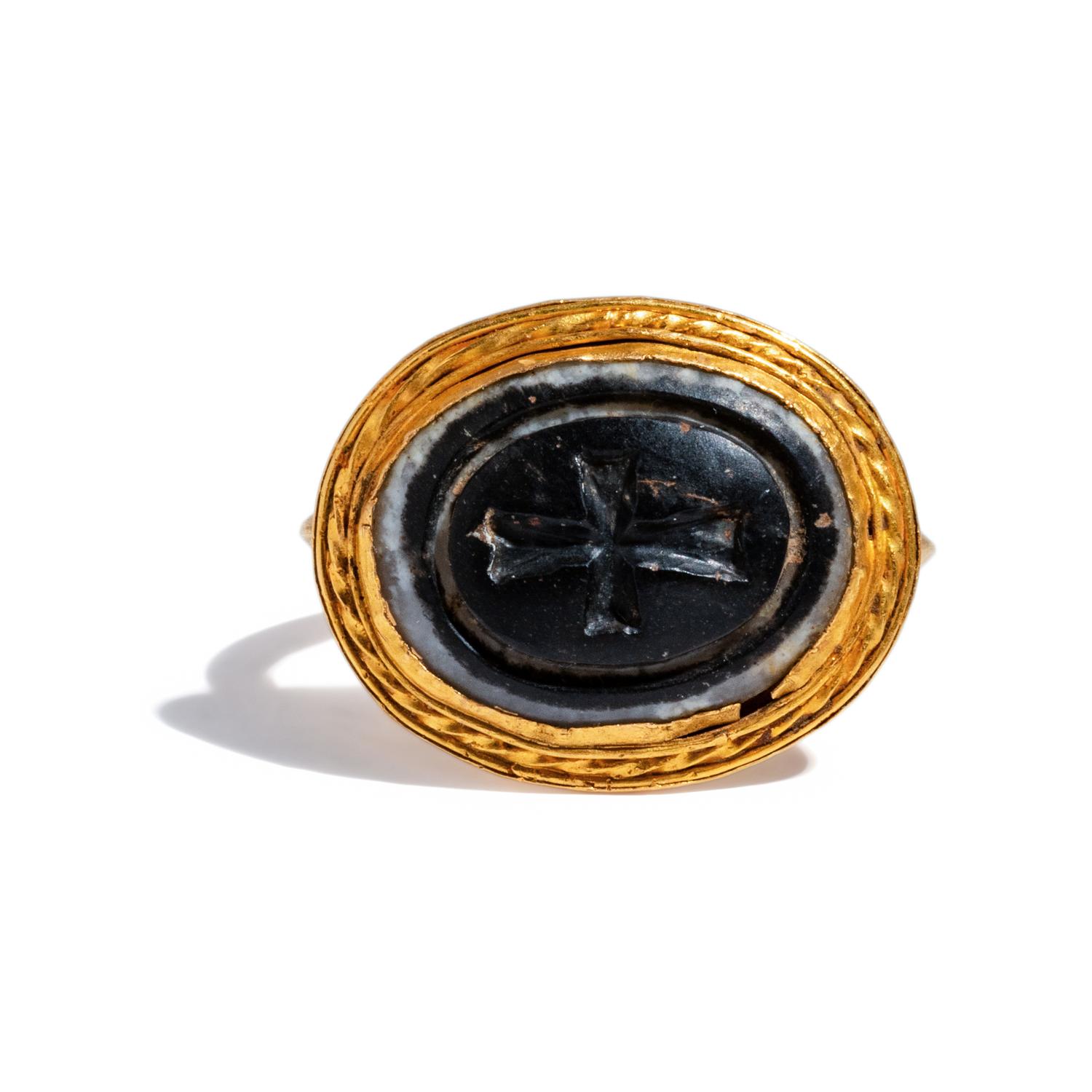 A Byzantine-Style Gold and Agate Finger Ring