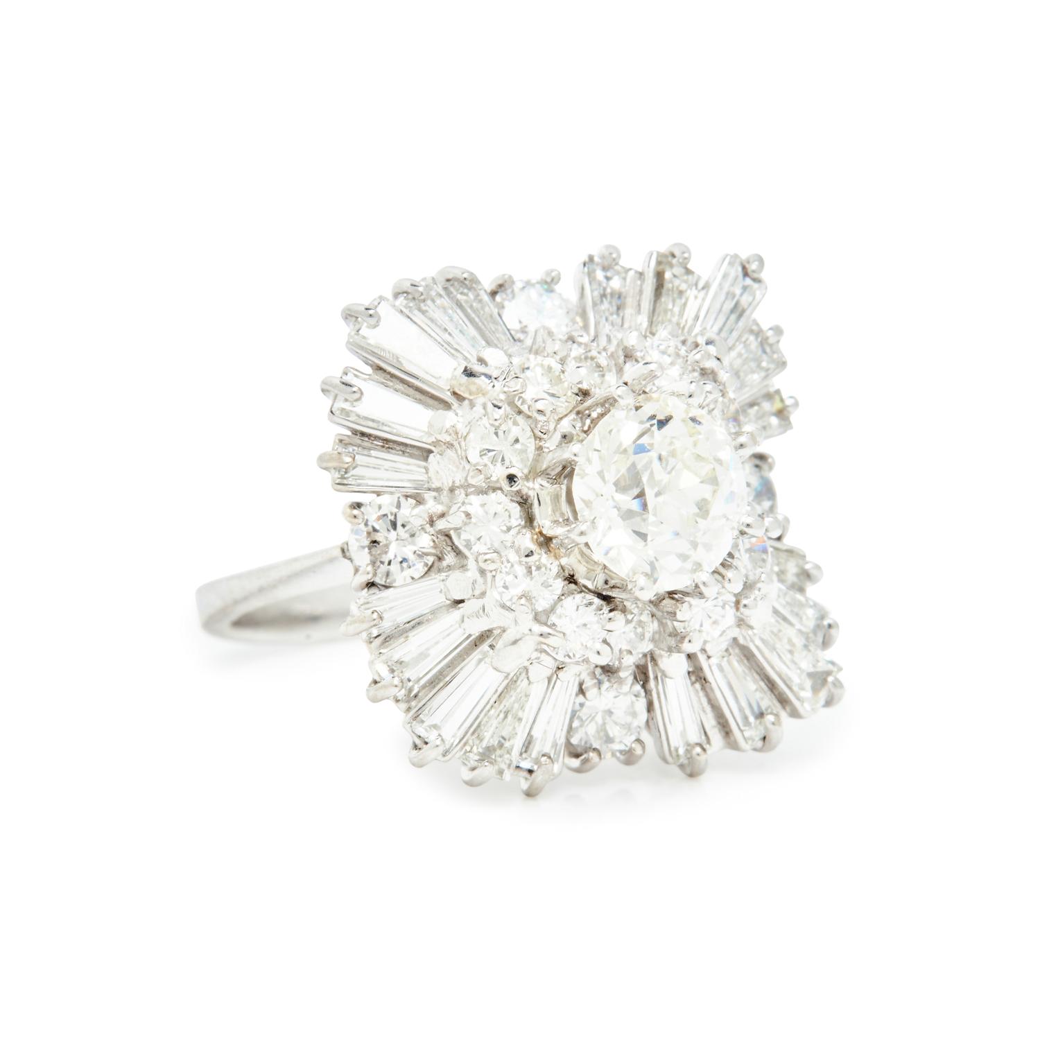 WHITE GOLD AND DIAMOND RING