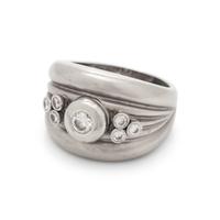 WHITE GOLD AND DIAMOND RING