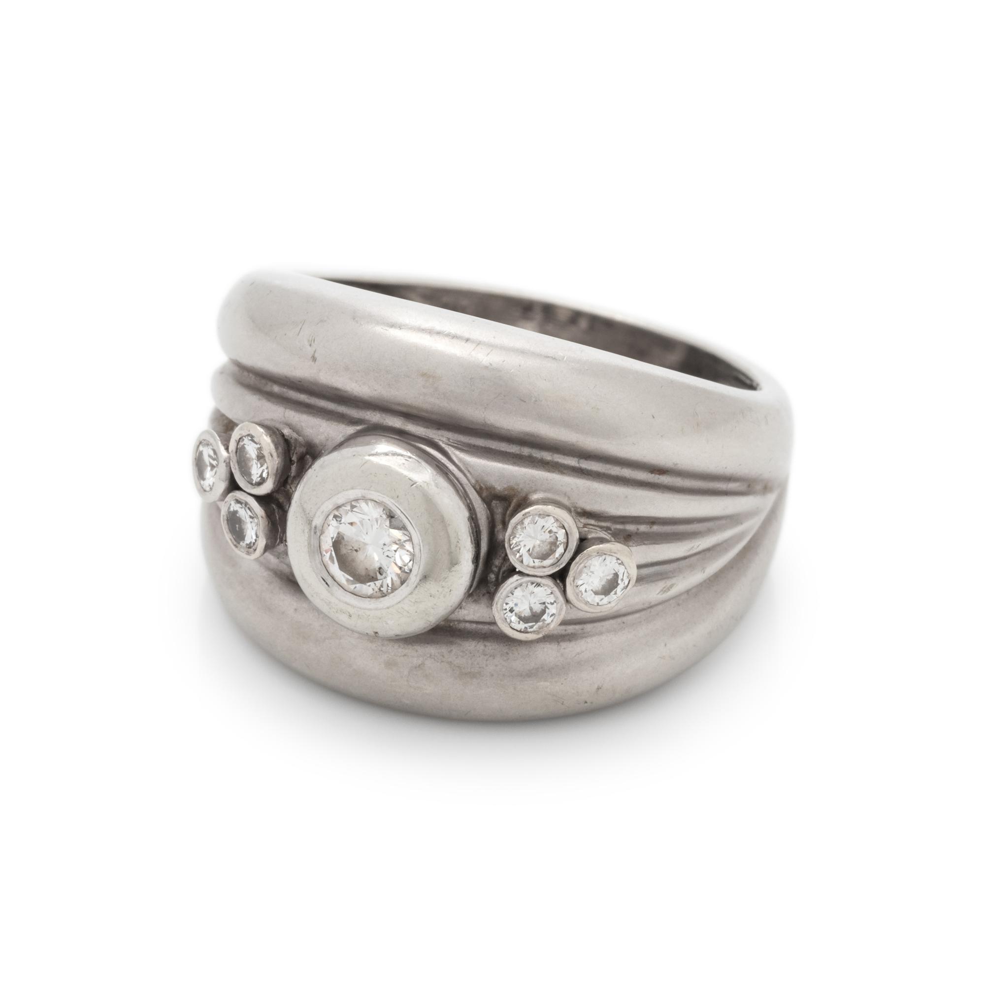 WHITE GOLD AND DIAMOND RING