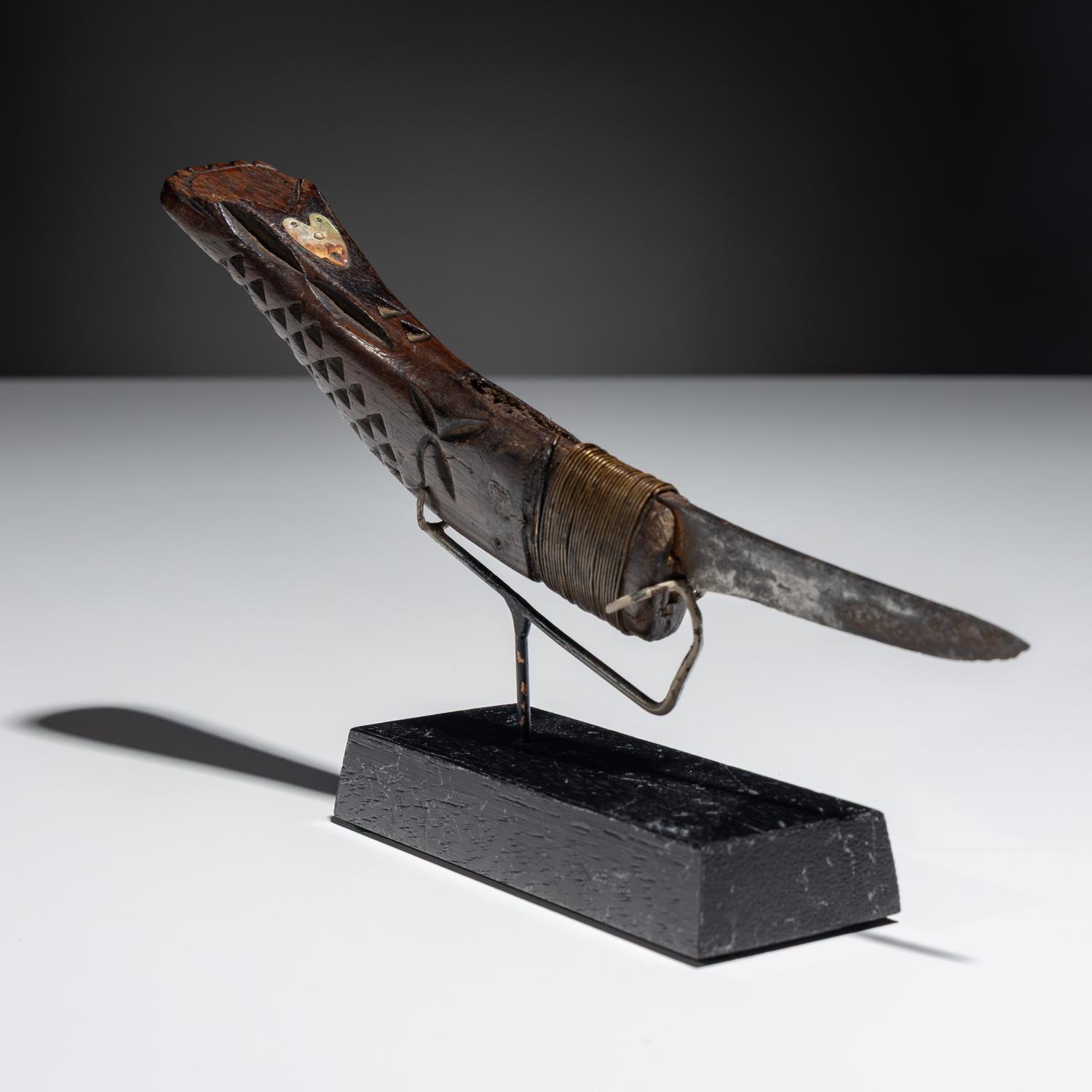 Maliseet / Mi'kmaq Crooked Knife, with Mother-of-Pearl Inlay