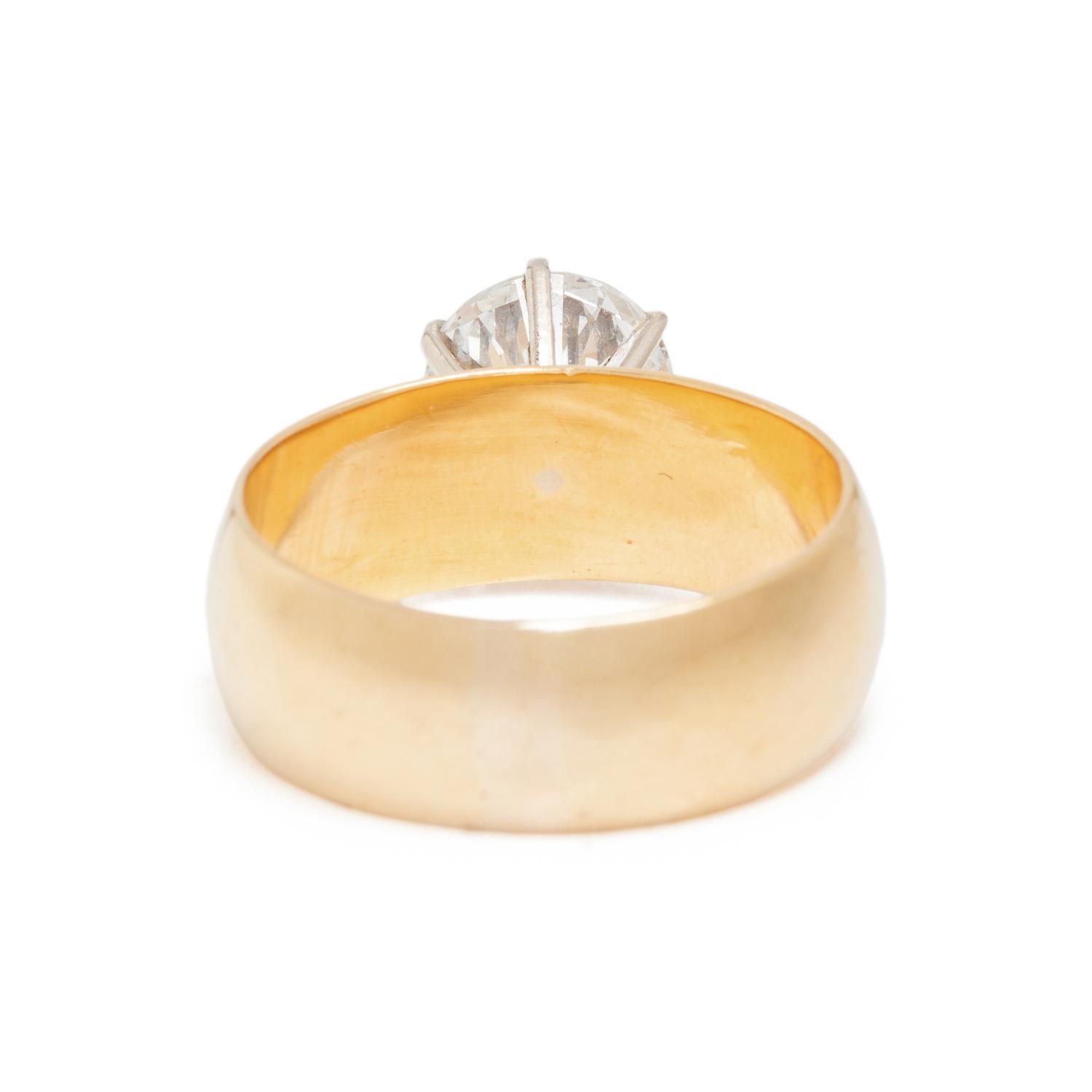 YELLOW GOLD AND DIAMOND RING