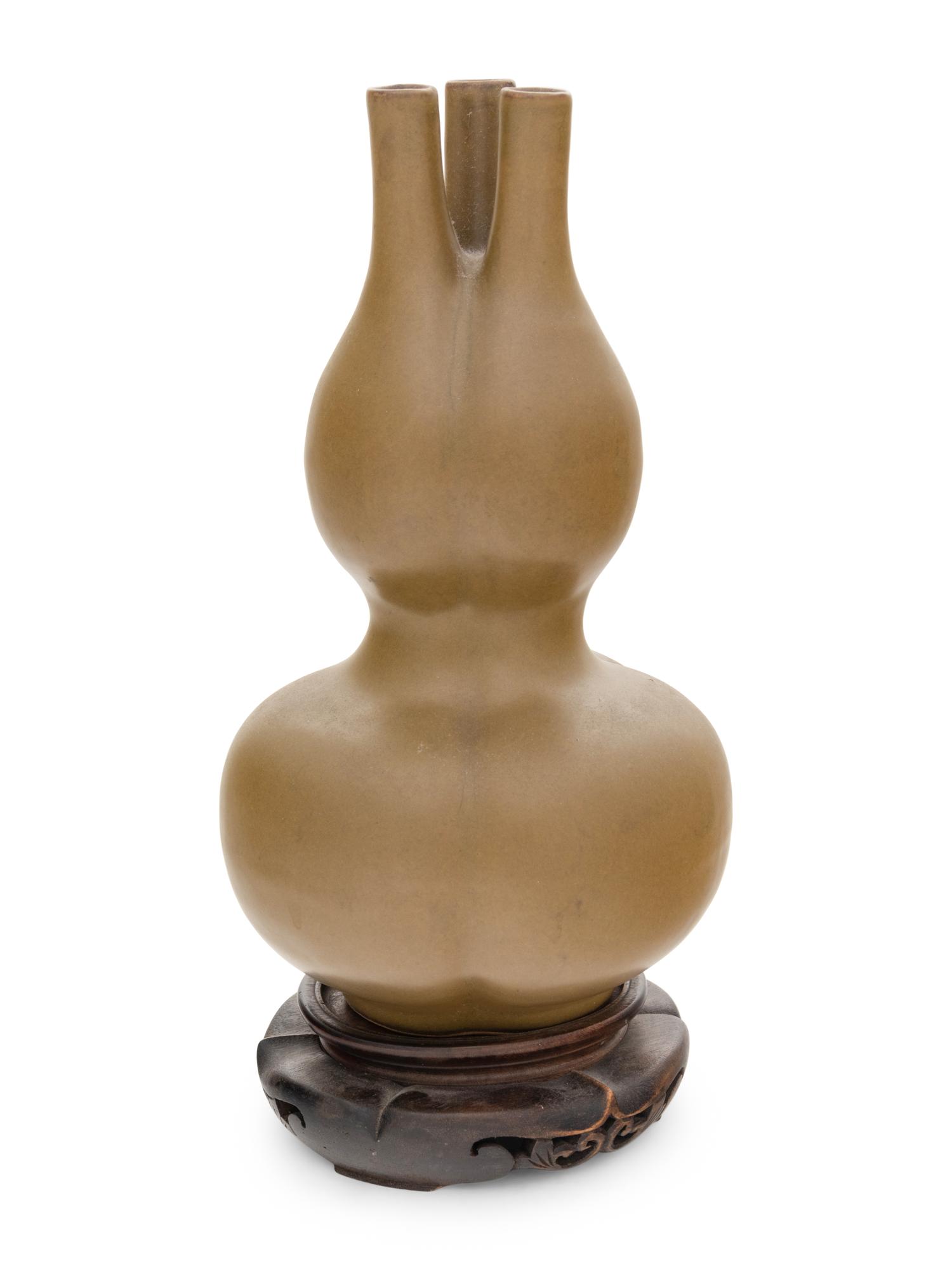 A Teadust Glazed Porcelain Triple-Neck Gourd Vase