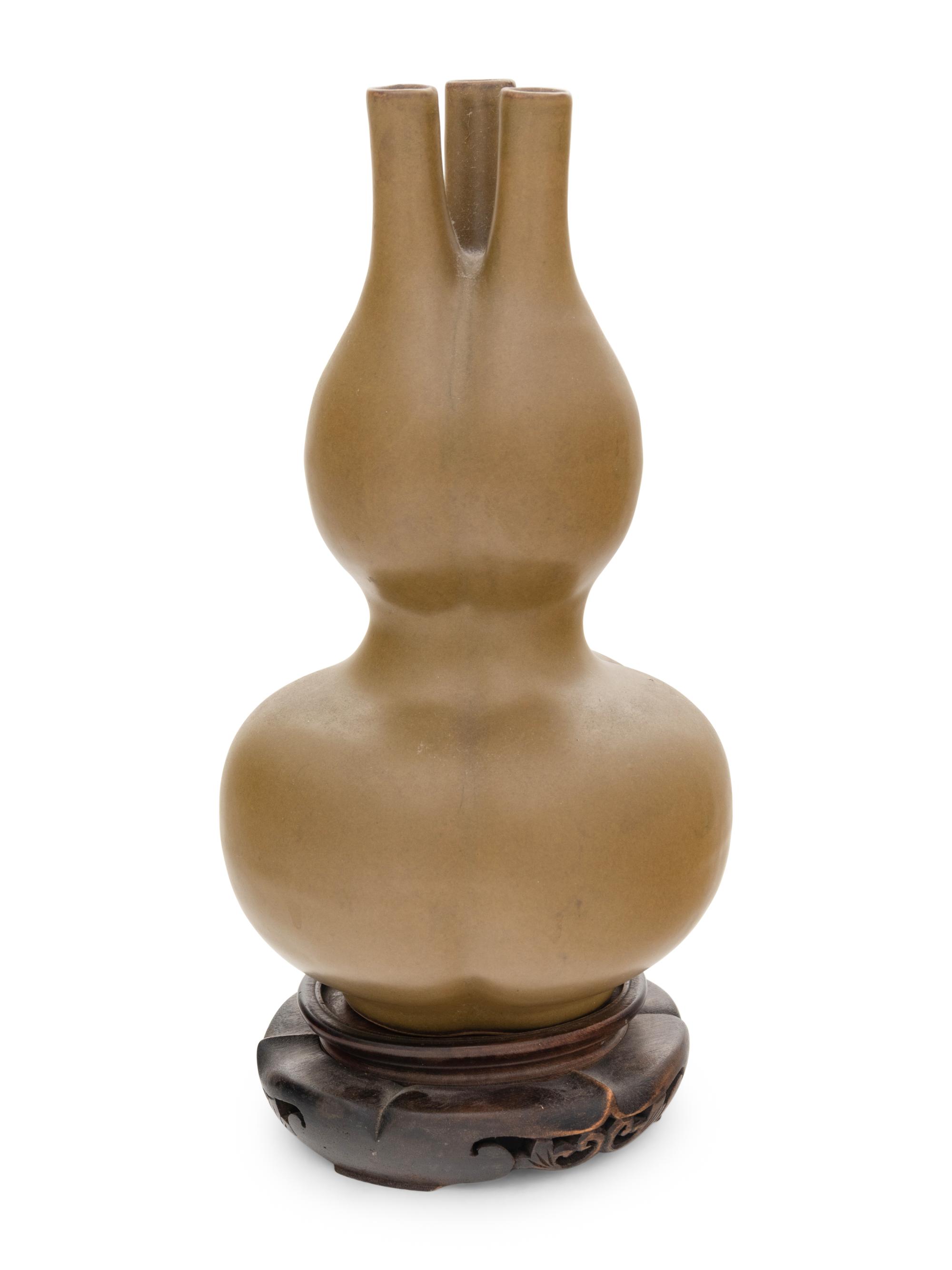 A Teadust Glazed Porcelain Triple-Neck Gourd Vase