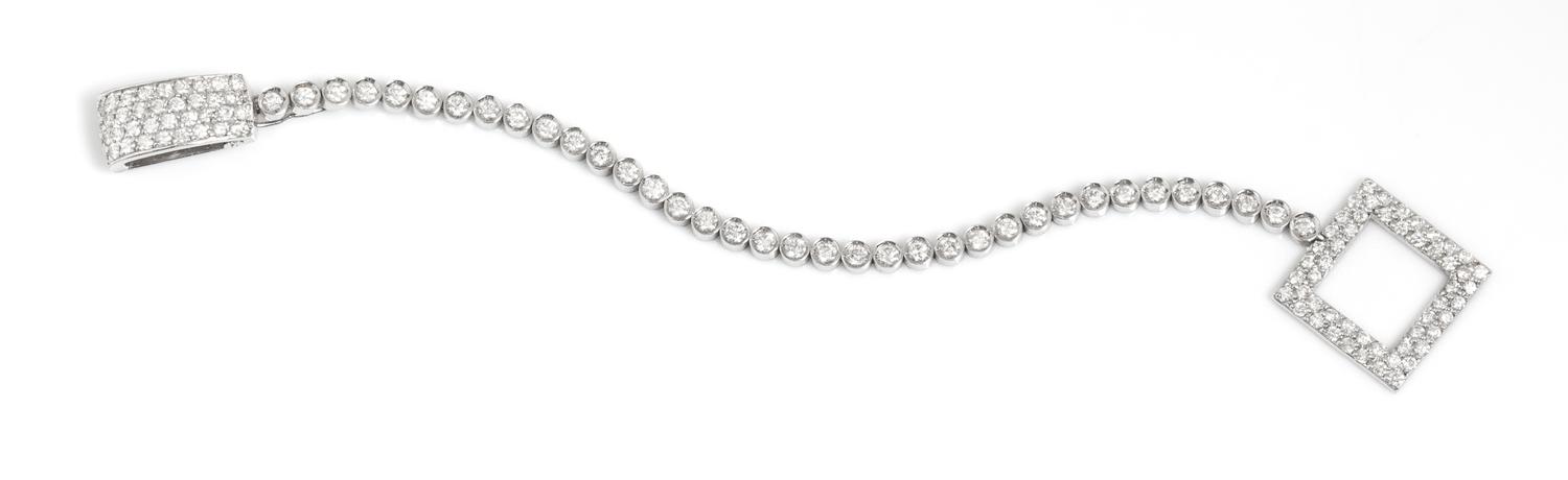 An 18 Karat White Gold and Diamond Demi-Parure, 78.00 dwts.