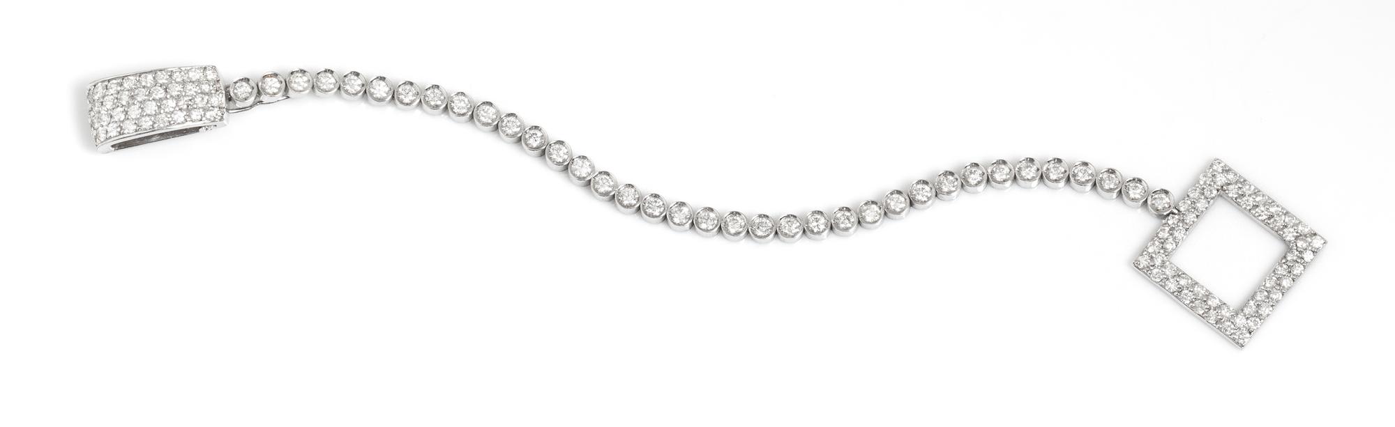 An 18 Karat White Gold and Diamond Demi-Parure, 78.00 dwts.