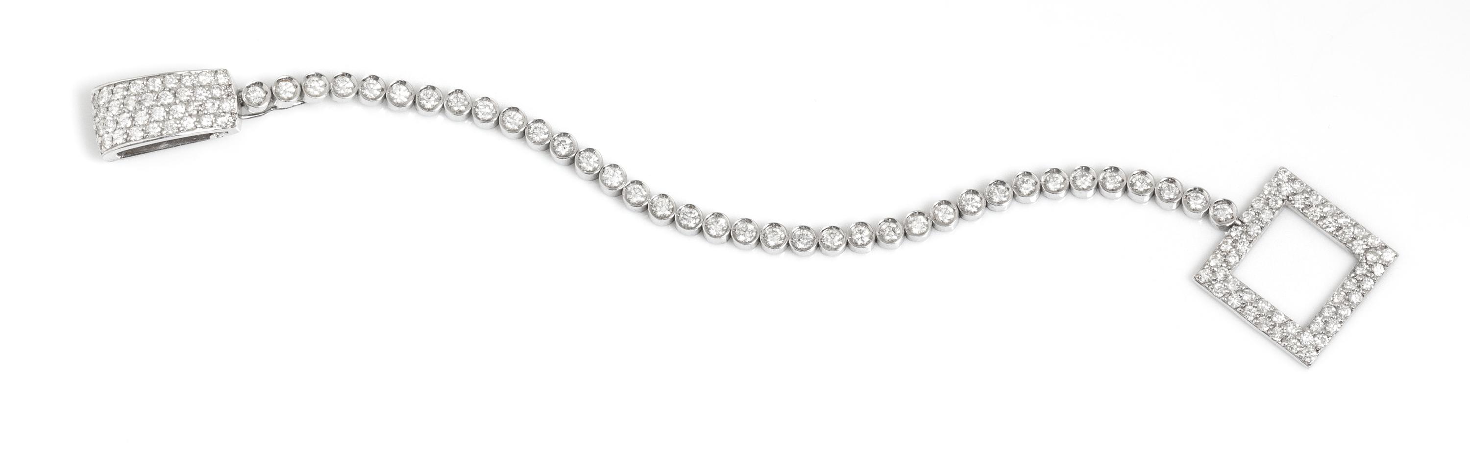 An 18 Karat White Gold and Diamond Demi-Parure, 78.00 dwts.