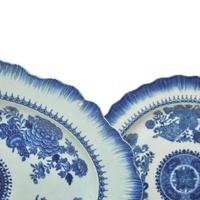 A Chinese Export Porcelain Fitzhugh Feather Edge Plate and Platter