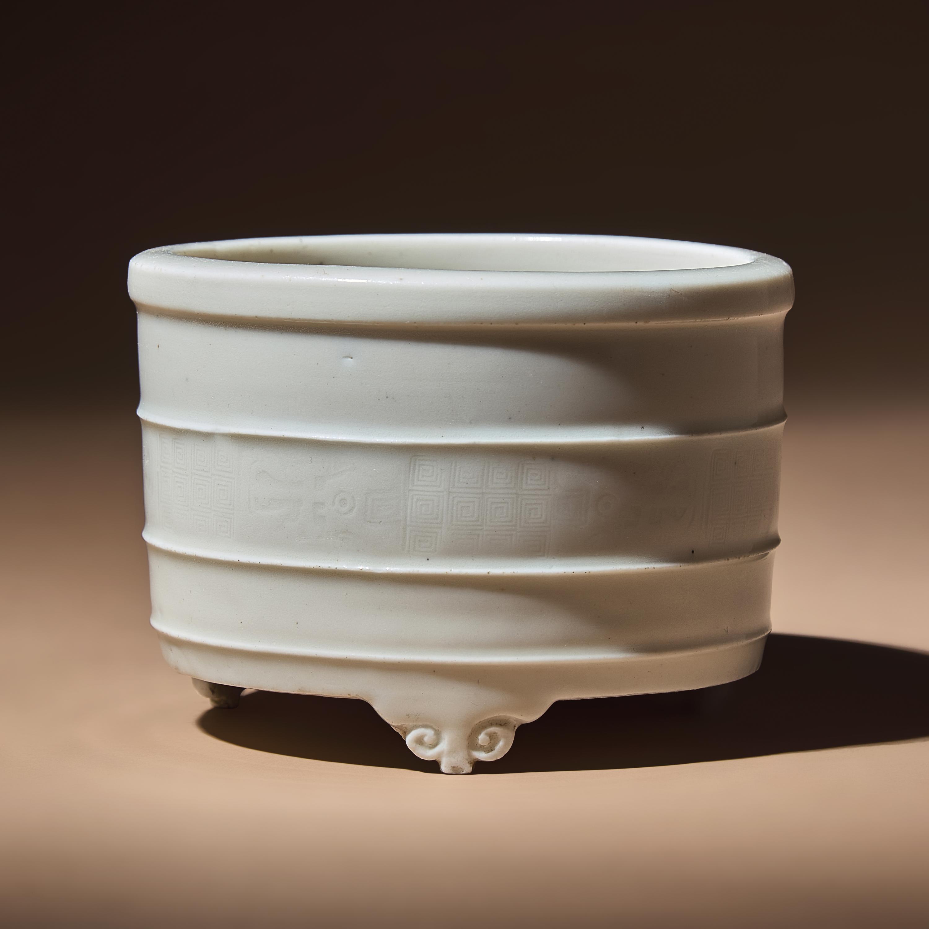 A Chinese Blanc-de-Chine Porcelain 'Lian' Incense Burner, 17th-18th Century — 明末清初 德化白瓷竹節紋奩式爐