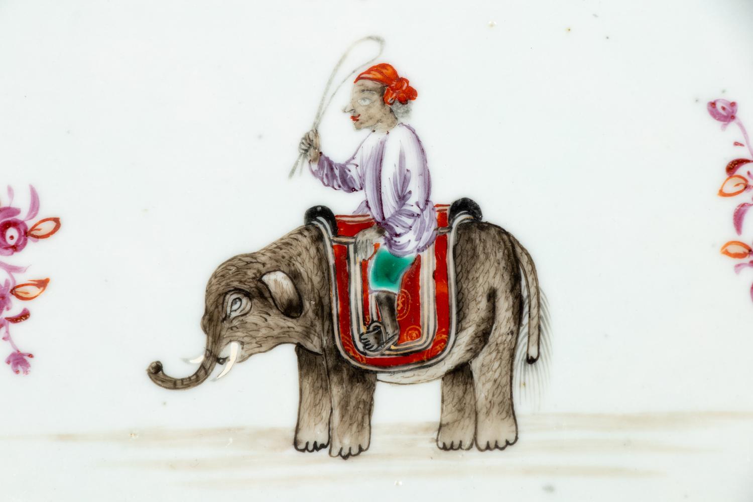 A Chinese Export Porcelain Dinner Service