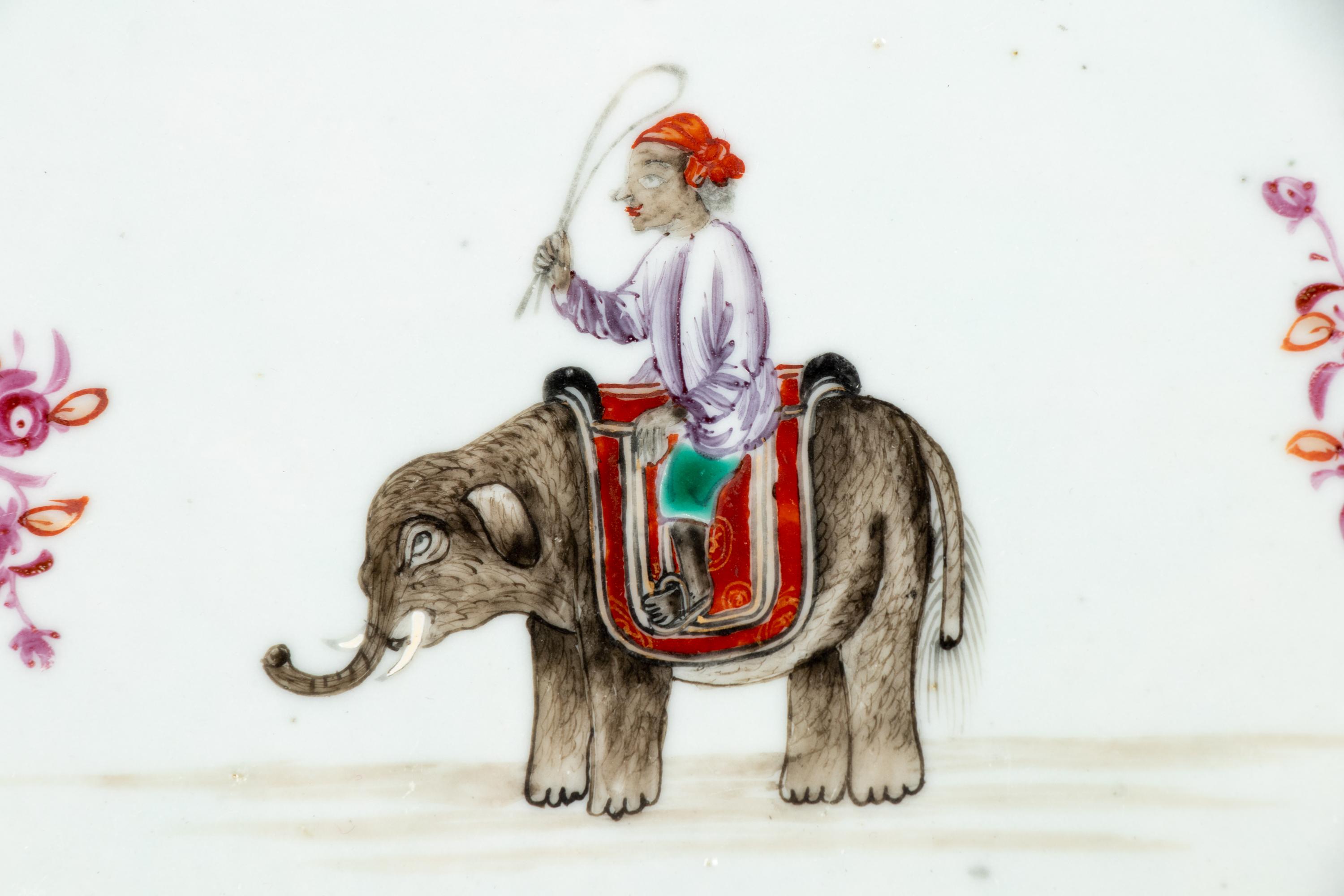 A Chinese Export Porcelain Dinner Service