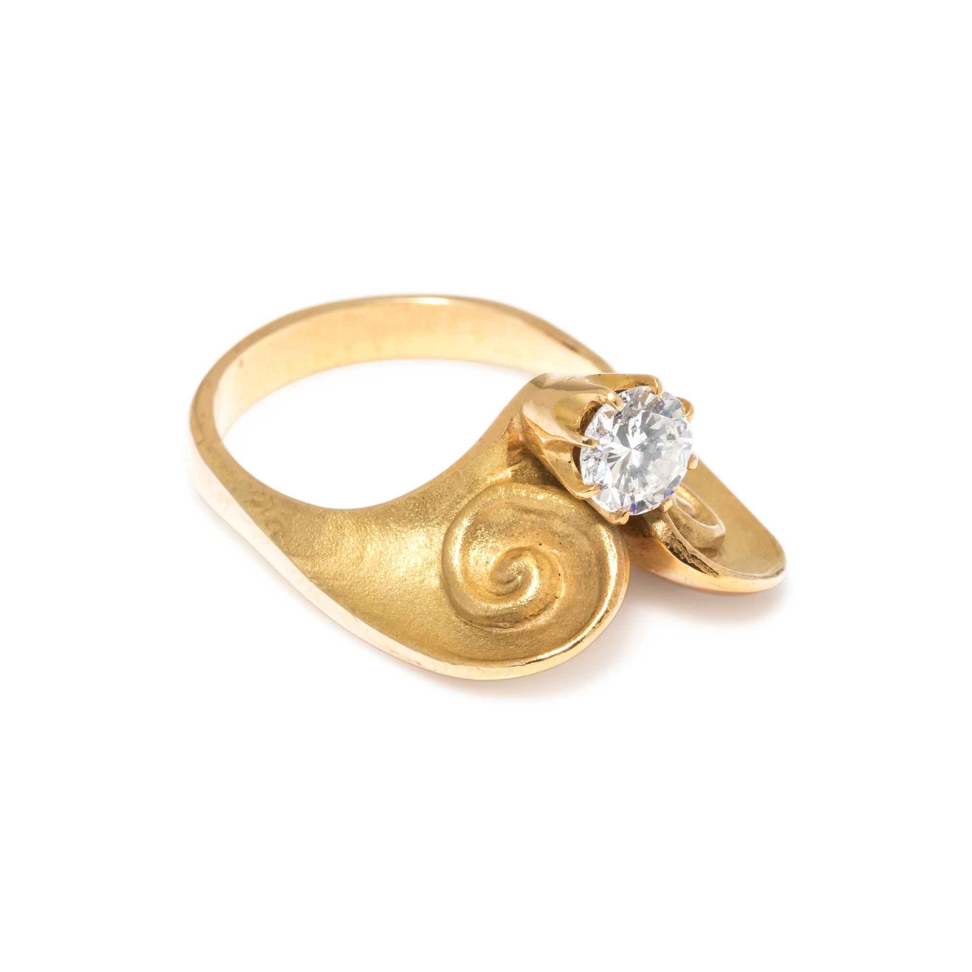 YELLOW GOLD AND DIAMOND RING