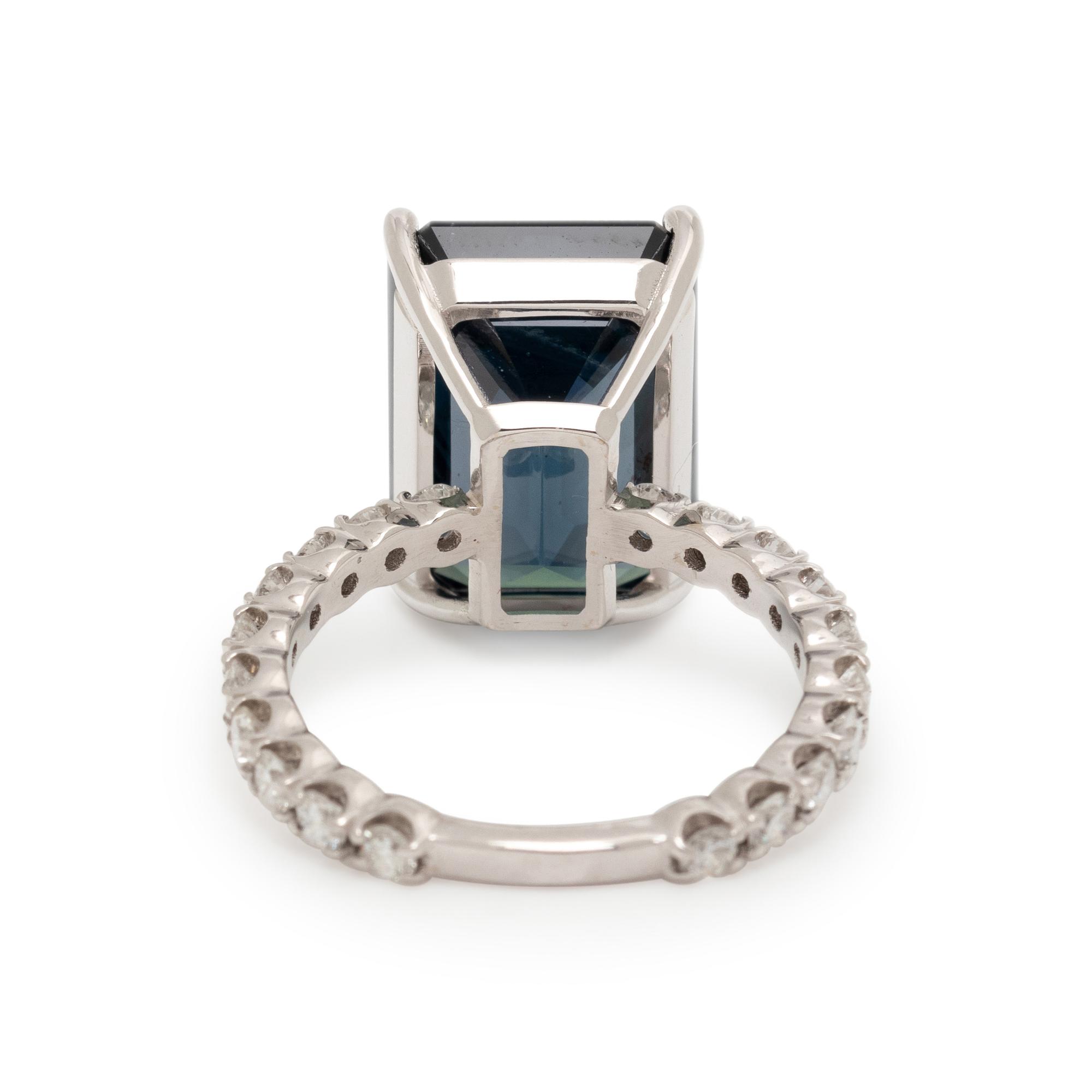 SAPPHIRE AND DIAMOND RING