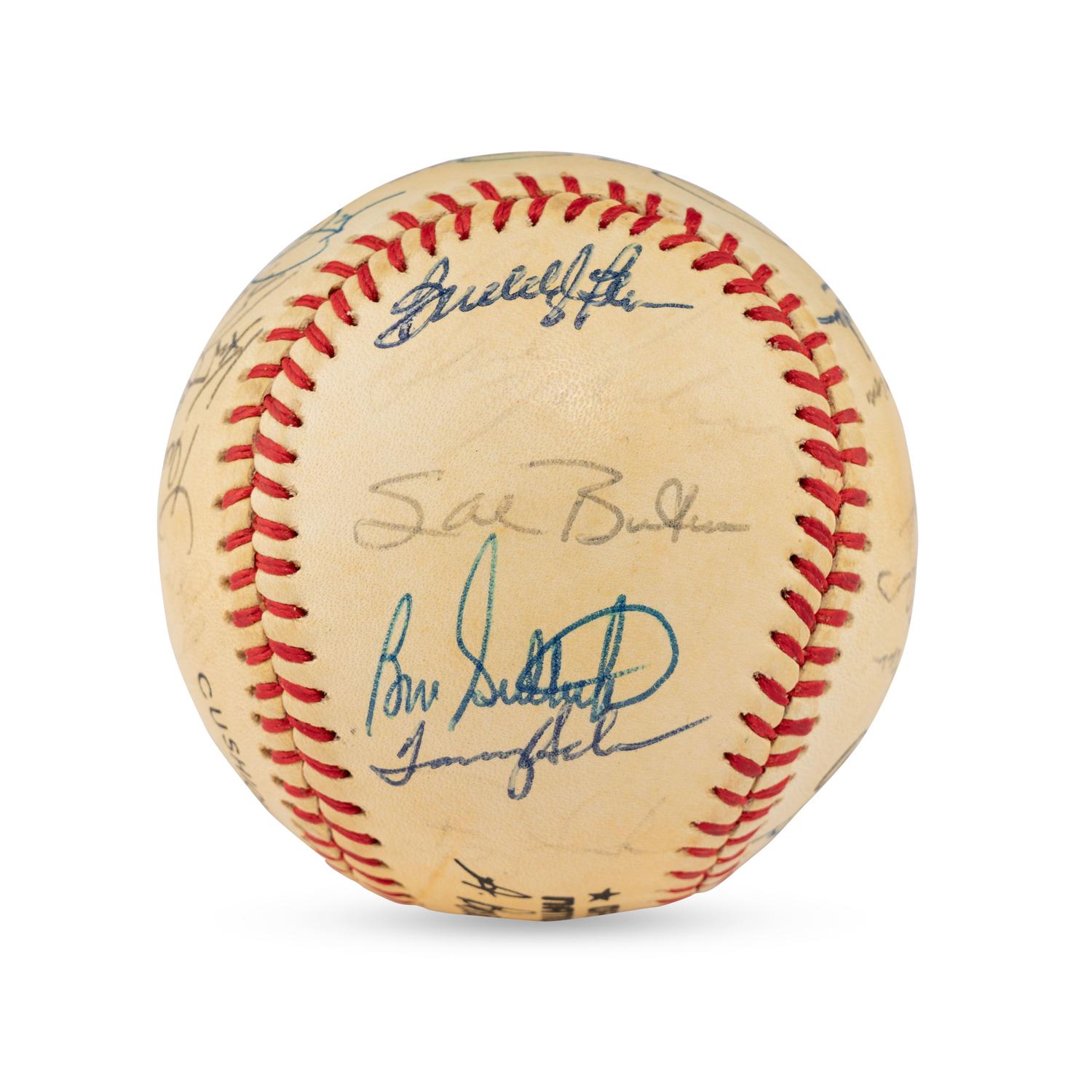A 1986 Cincinnati Reds Team Signed Autograph Baseball