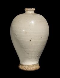 A Chinese White Glazed Porcelain Jar