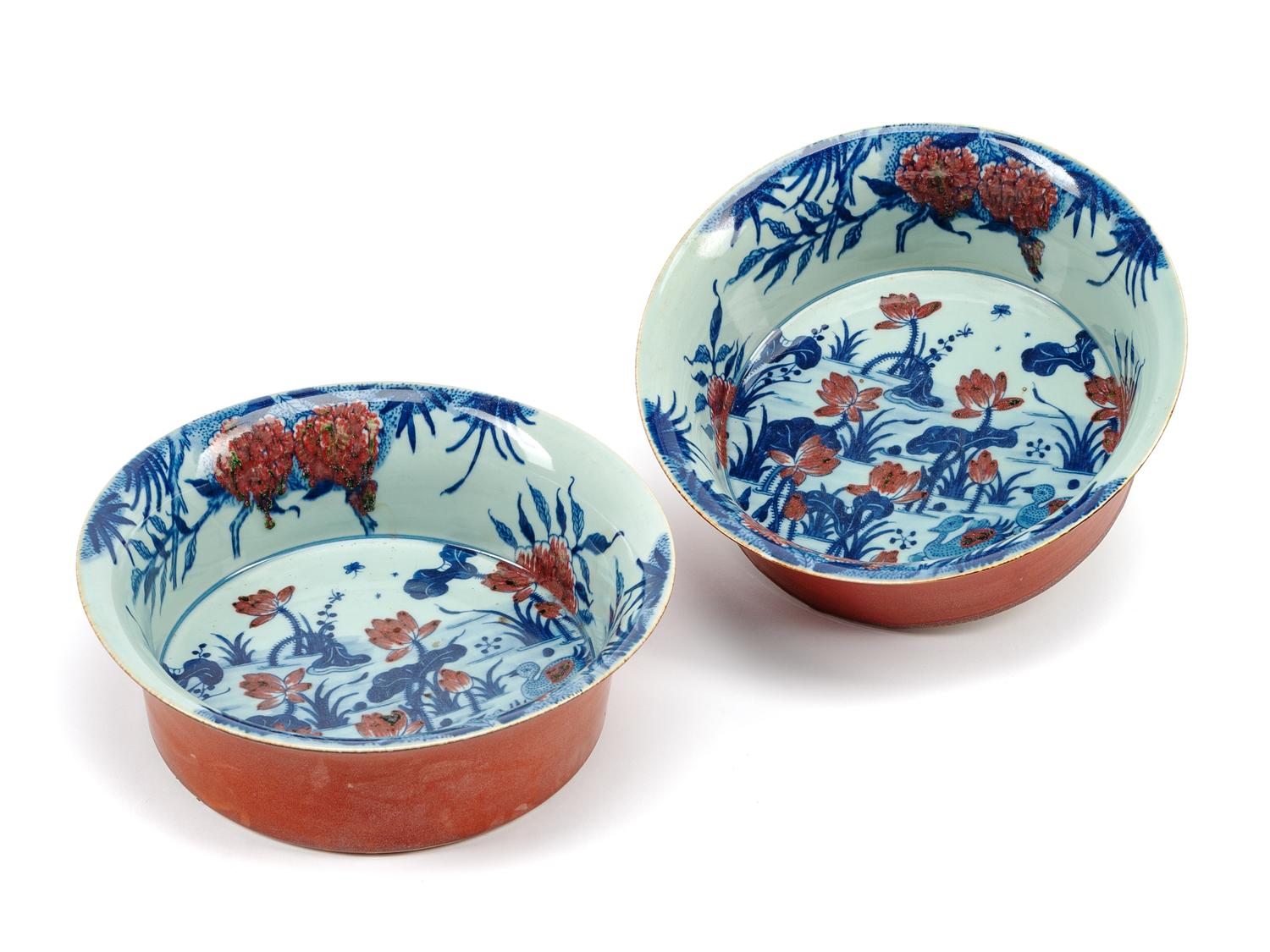 A Pair of Chinese Export Porcelain Bowls