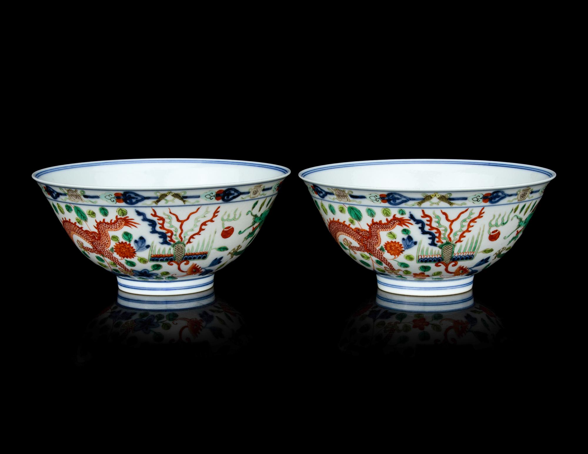 A Pair of Chinese Wucai Porcelain 'Dragon and Phoenix' Bowls