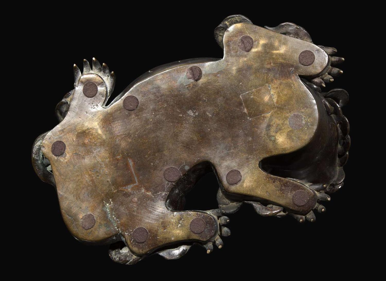 A Japanese patinated bronze "Shishi" censer, Edo to early Meiji period 日本加漆獅子香爐 幕府至明治初