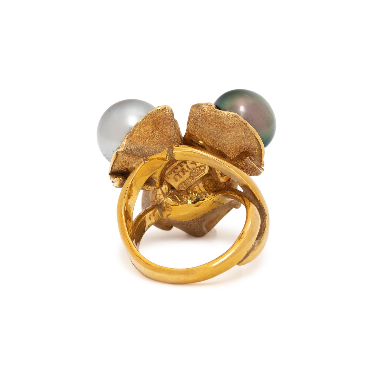 YELLOW GOLD AND MULTICOLOR CULTURED PEARL RING
