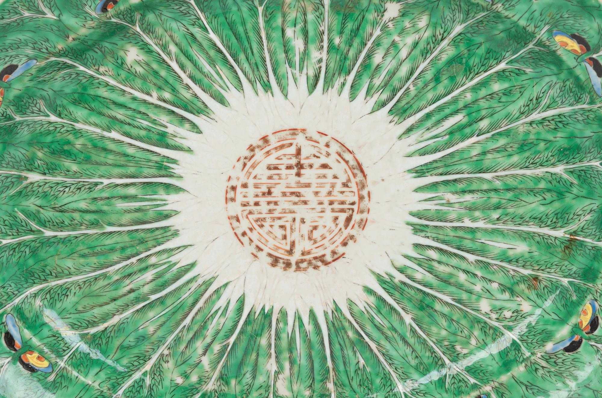 A Chinese Export Porcelain Cabbage Leaf Platter