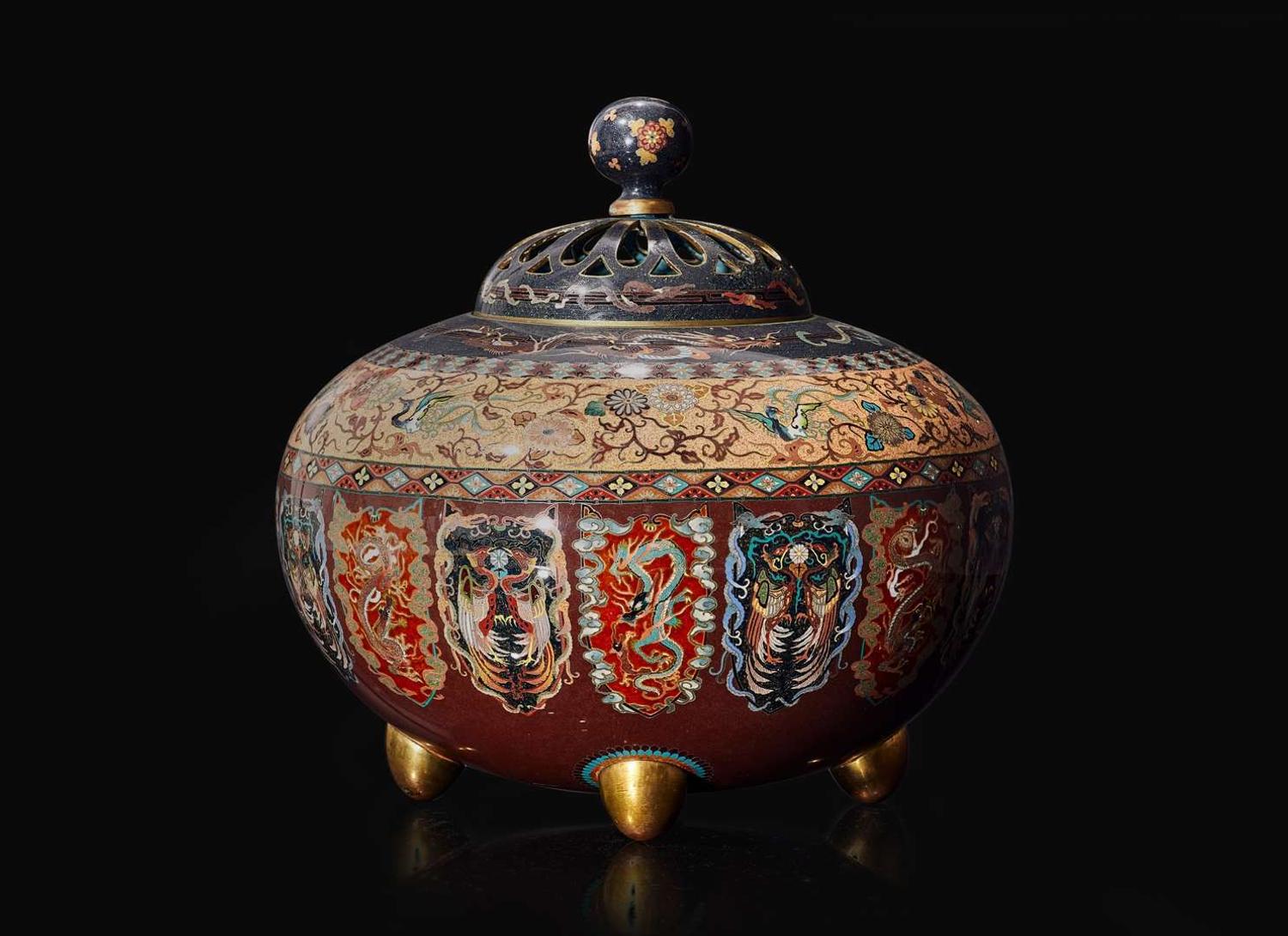 A large Japanese cloisonné koro and cover, Meiji period 日本琺瑯蓋罐 明治