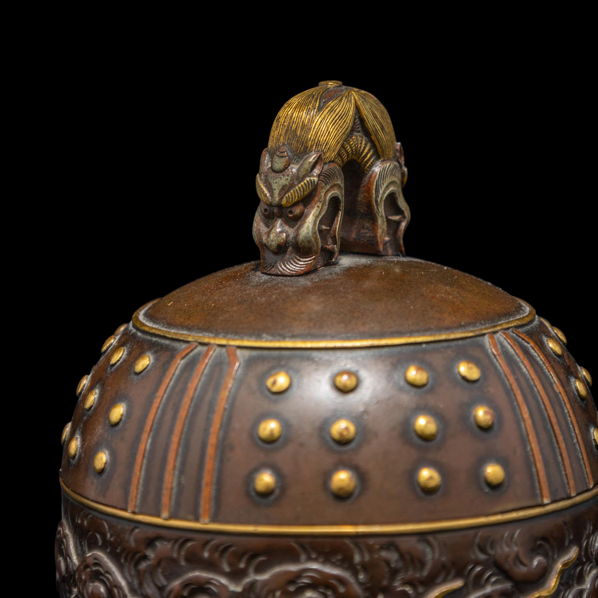 Inoue of Kyoto, A Japanese Parcel Gilt and Patinated Bronze Bell-Form Covered Jar, Meiji Period — 日本明治時期 京都井上製龍紋鐘式蓋盒
