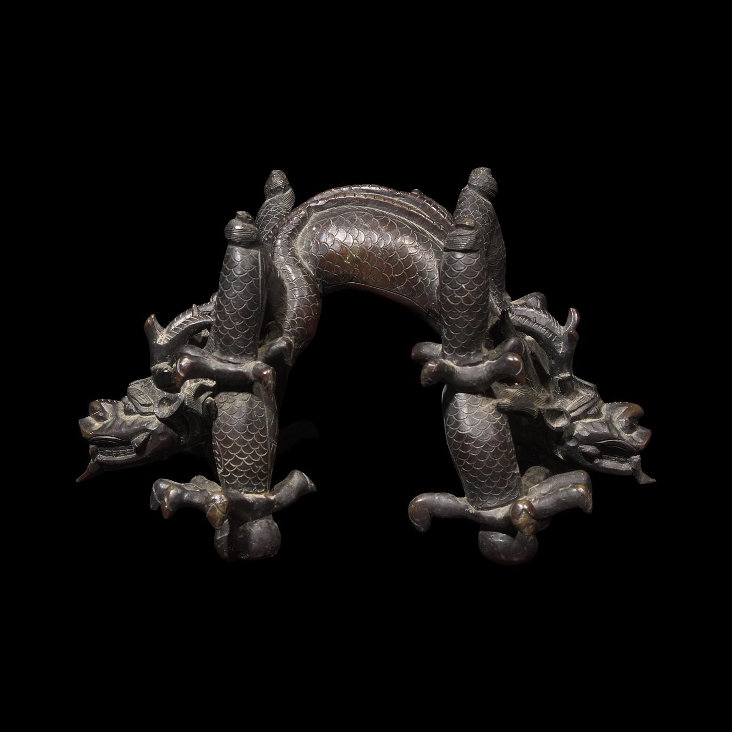 A Chinese Patinated Bronze Double Dragon Stand, Late Qing Dynasty 清晚期 青銅龍形座