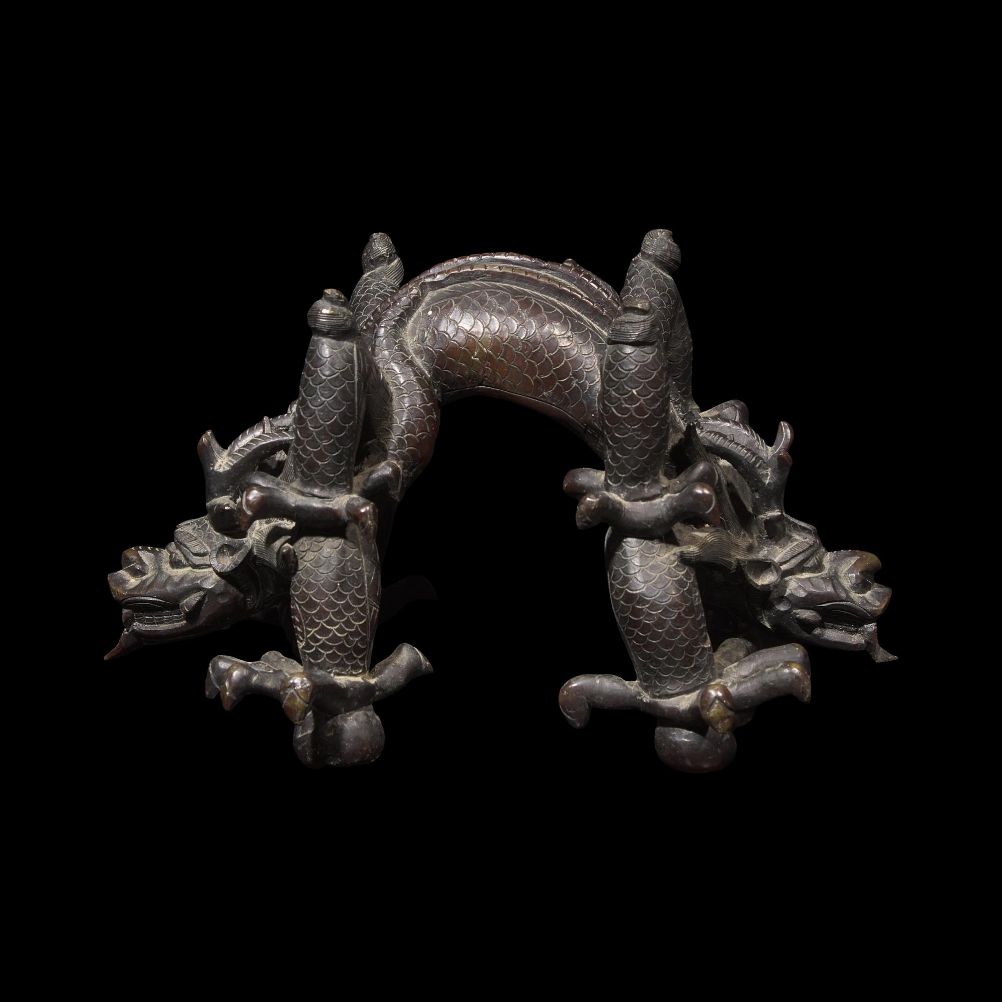 A Chinese Patinated Bronze Double Dragon Stand, Late Qing Dynasty 清晚期 青銅龍形座