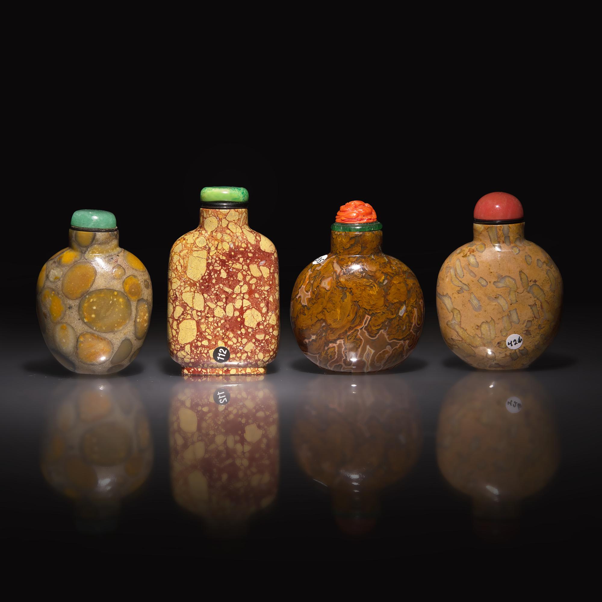 Four Chinese Puddingstone, Agate, and Conglomerate Snuff Bottles, 18th-19th Century — 清中期 抱子石鼻烟壺四支