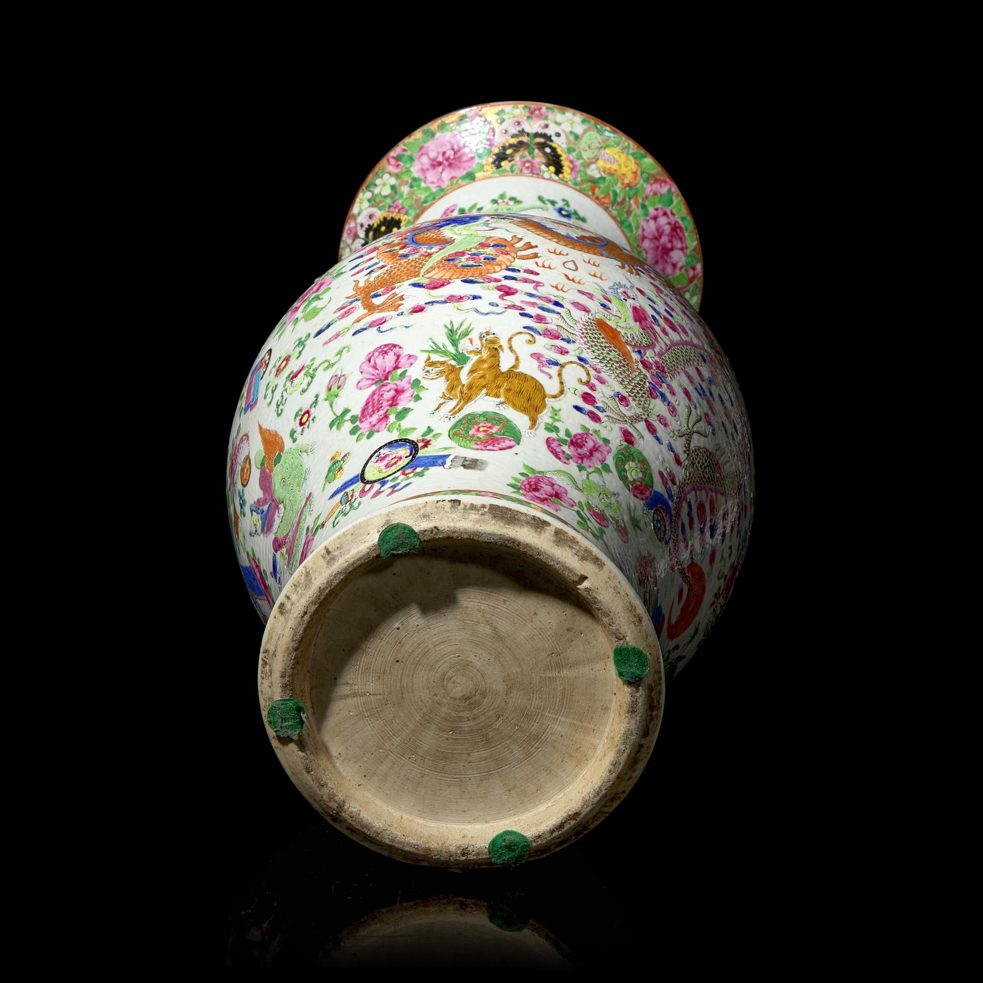 A Chinese Famille Rose Vase, 19th Century 清晚期 粉彩雲龙紋双耳瓶