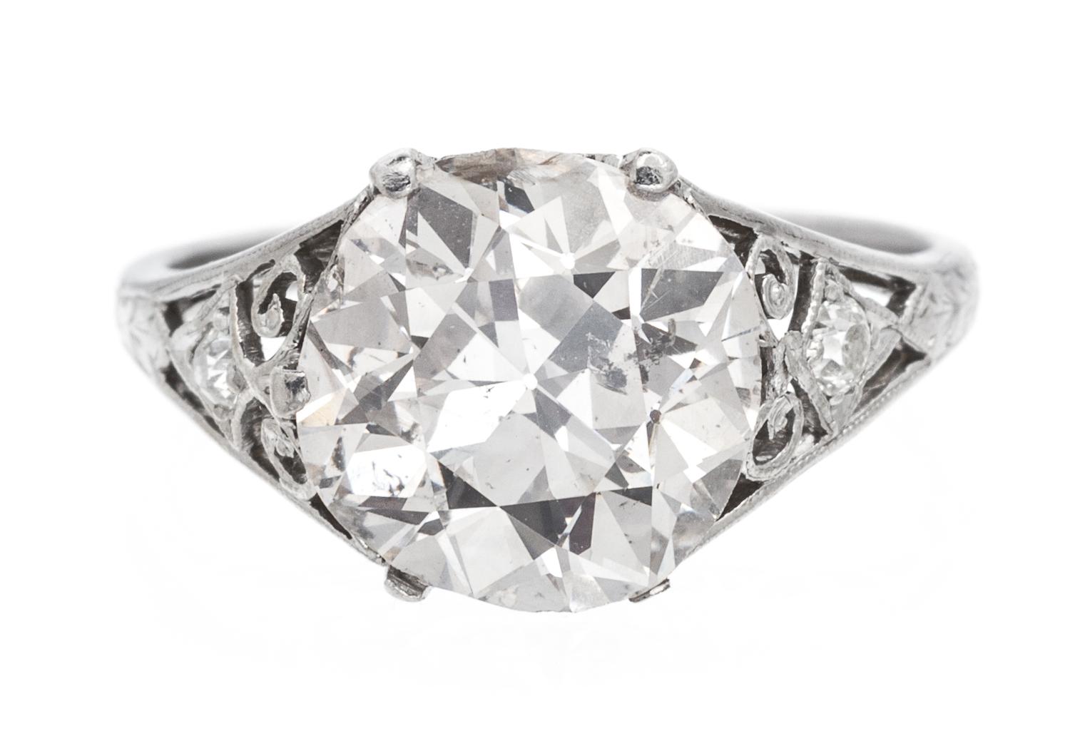 A Edwardian Platinum and Diamond Ring, 2.90 dwts.