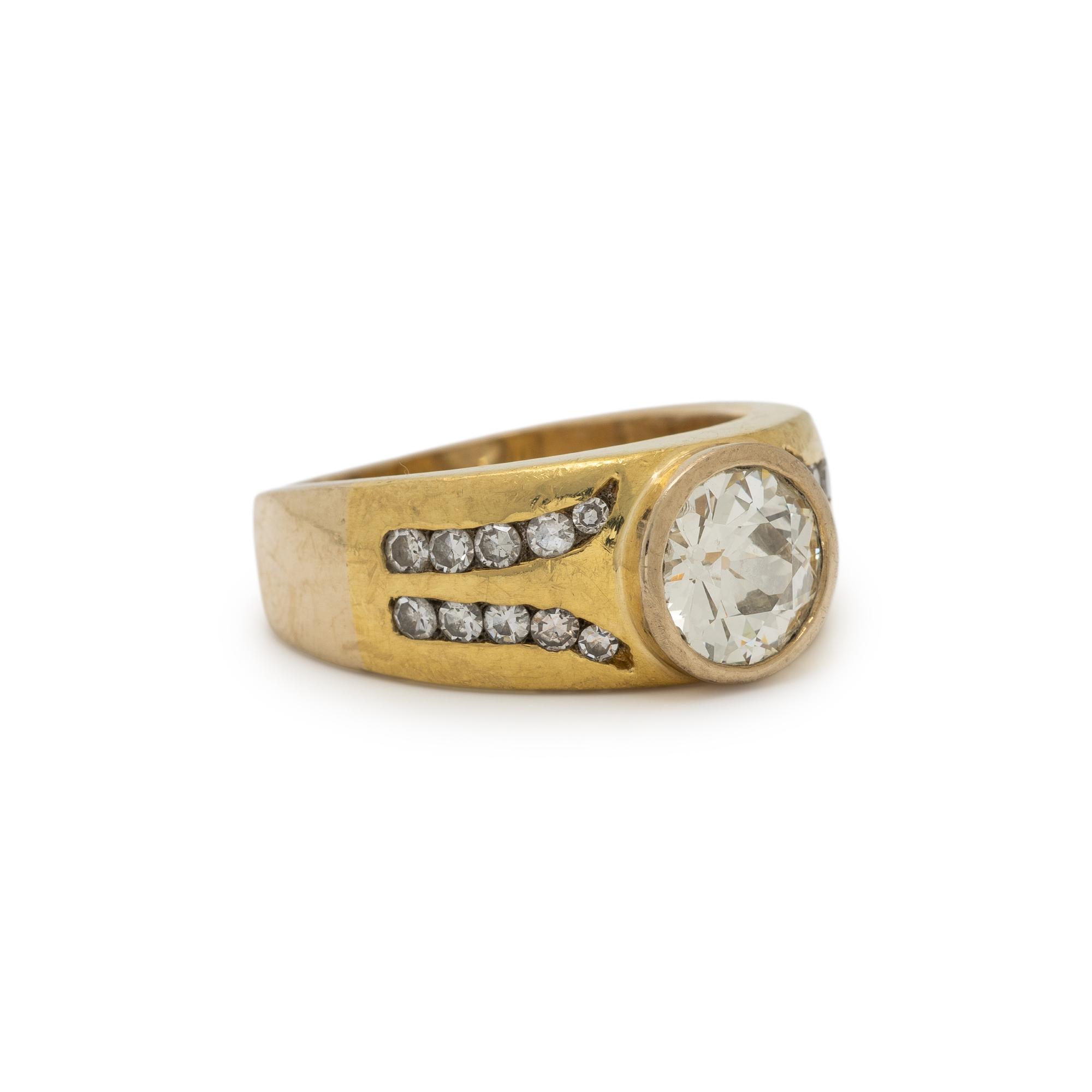 DIAMOND AND YELLOW GOLD RING