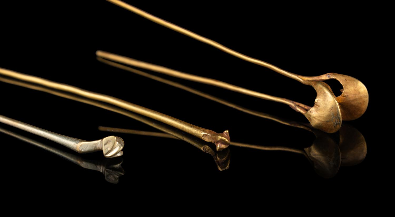 Three Chinese Gold Hairpins, Tang-Ming Dynasty 唐-明 金並頭釵一支及一點油金簪兩支