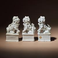 Three Chinese Blanc-de-Chine Porcelain Fu Lions, 17th-18th Century — 清早中期 德化白瓷獅形香插三件