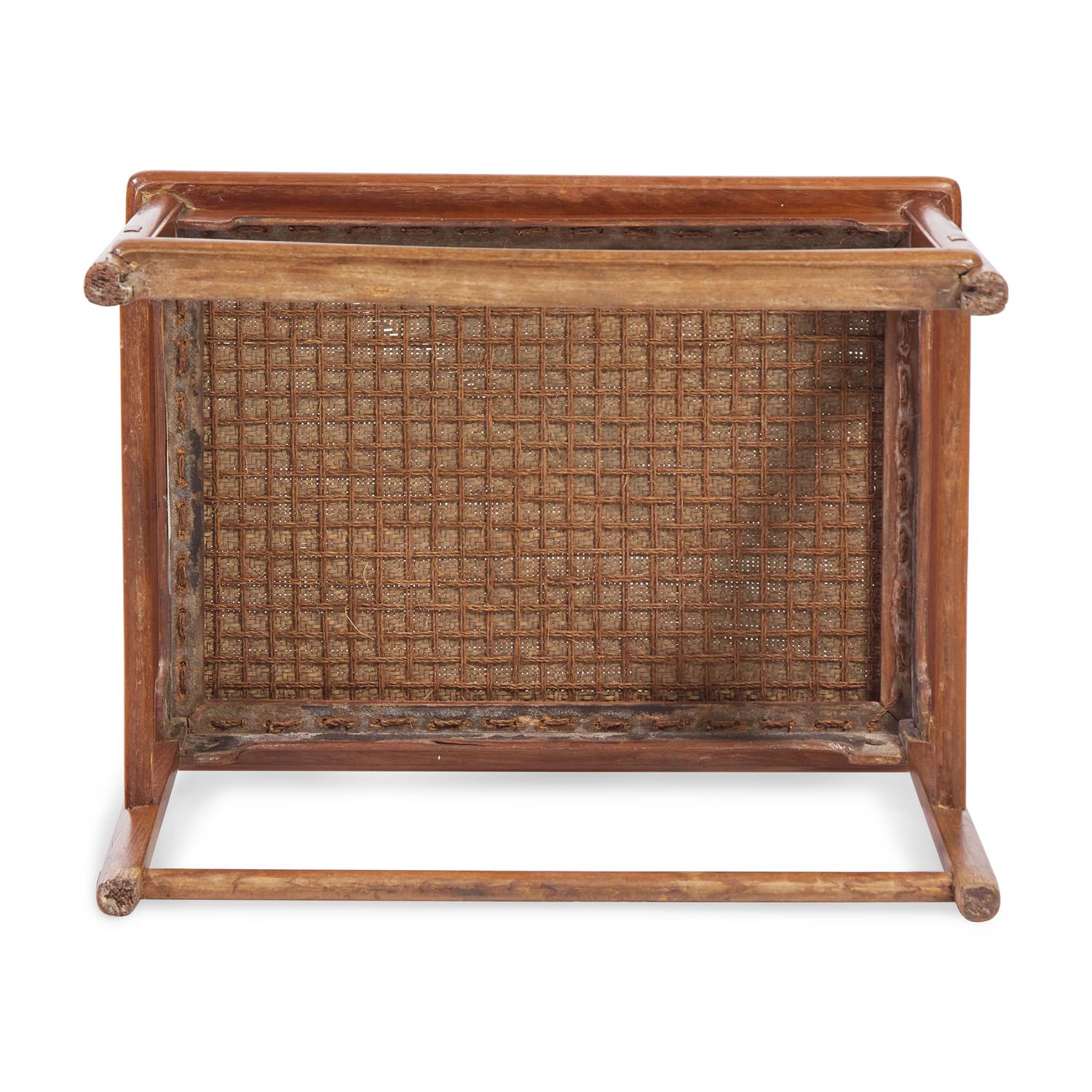 A Chinese Huanghuali Official's Armchair, Nanguanmaoyi, 18th/19th Century 清中期 黃花梨南官帽椅