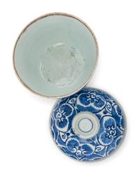 A Large Blue and White Porcelain Covered Bowl
