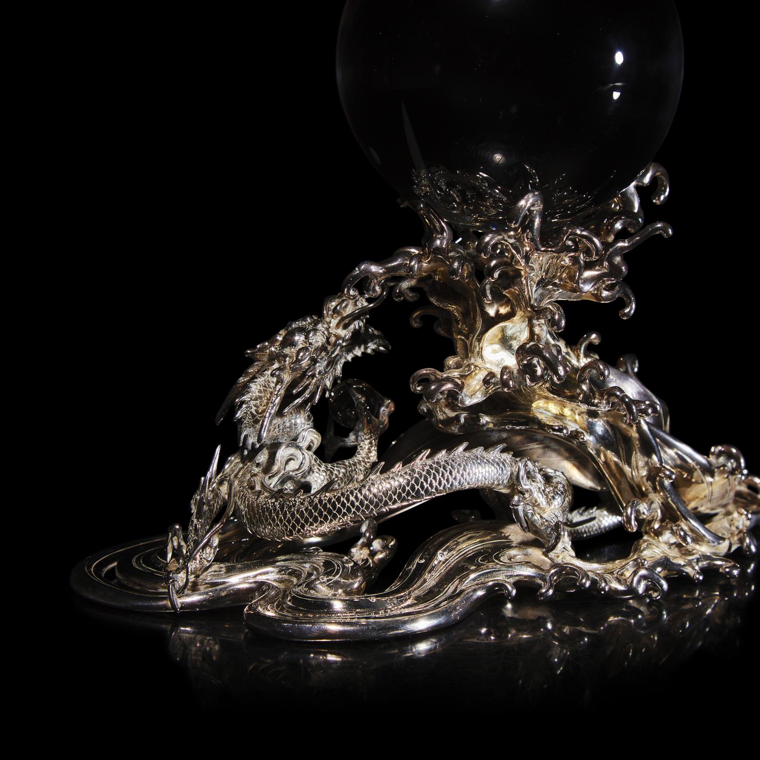 A Japanese Rock Crystal Sphere and Silver 'Dragon and Waves' Stand, Signed Yoshimasa Saku Meiji/Taisho Period 日本明治/大正時期 義正作潮を支配する珠と龍