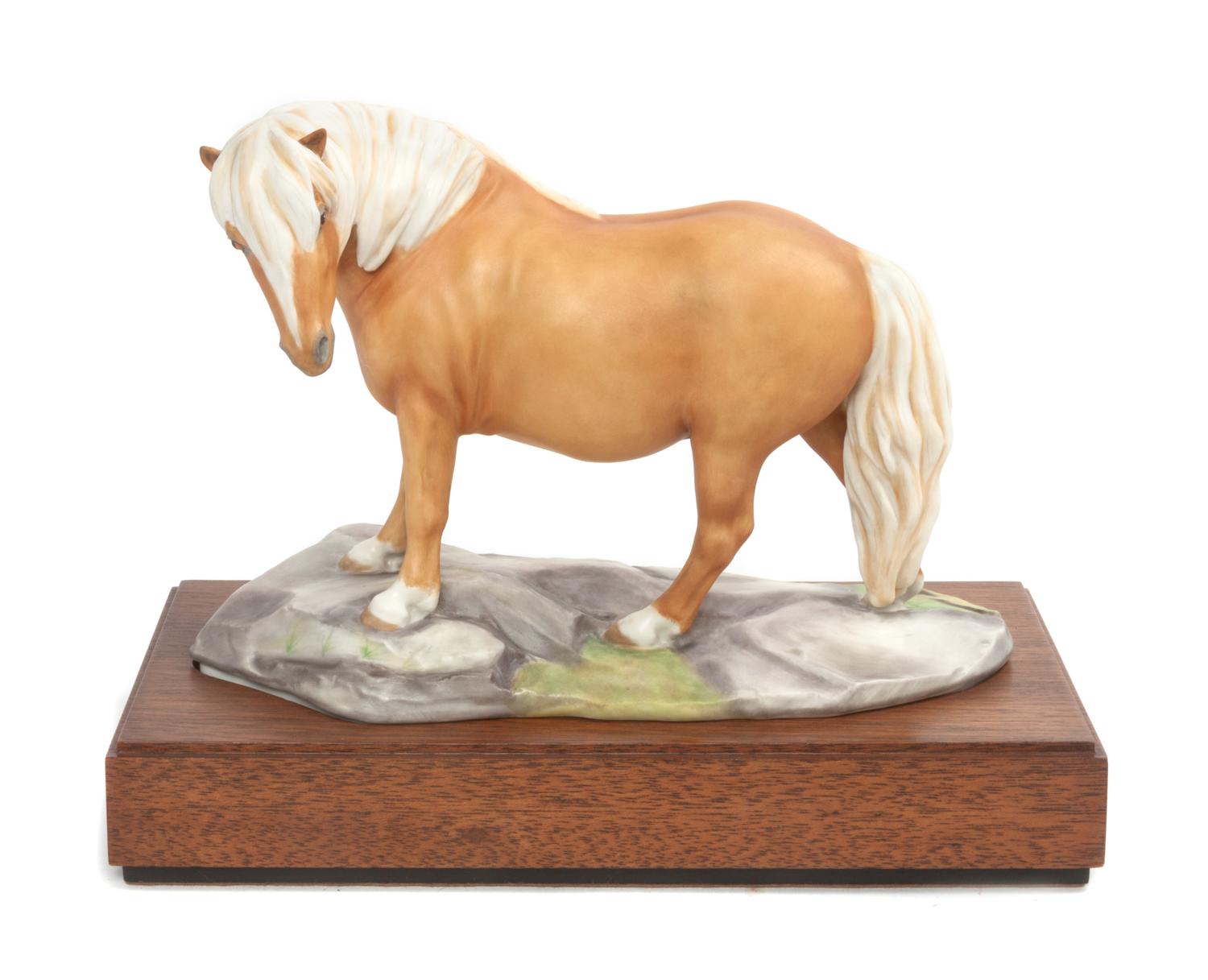 A Royal Worcester Porcelain Figure, Bernard Winskill Width 9 1/2 inches. — 20TH CENTURY